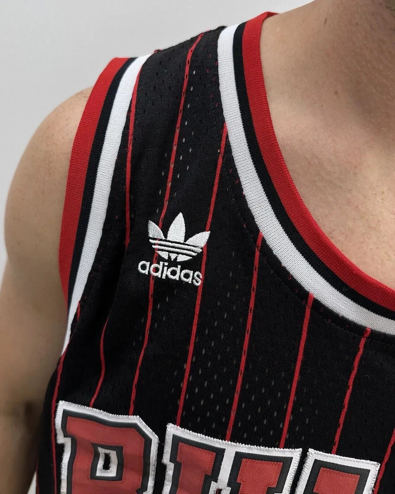 Adidas Scottie Pippen #33 Chicago Bulls Classic Jersey Mens Size US XL / EU 56 / 4 - 8 Thumbnail