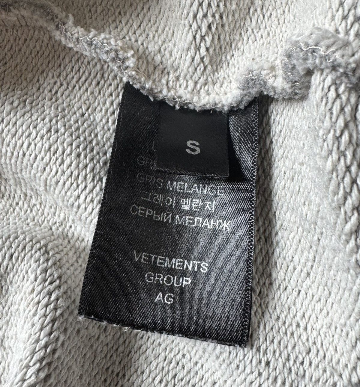 Vetements Cutest Of The Fruits "Fruit Of The Loom" Knockoff Sweater Size US S / EU 44-46 / 1 - 7 Thumbnail