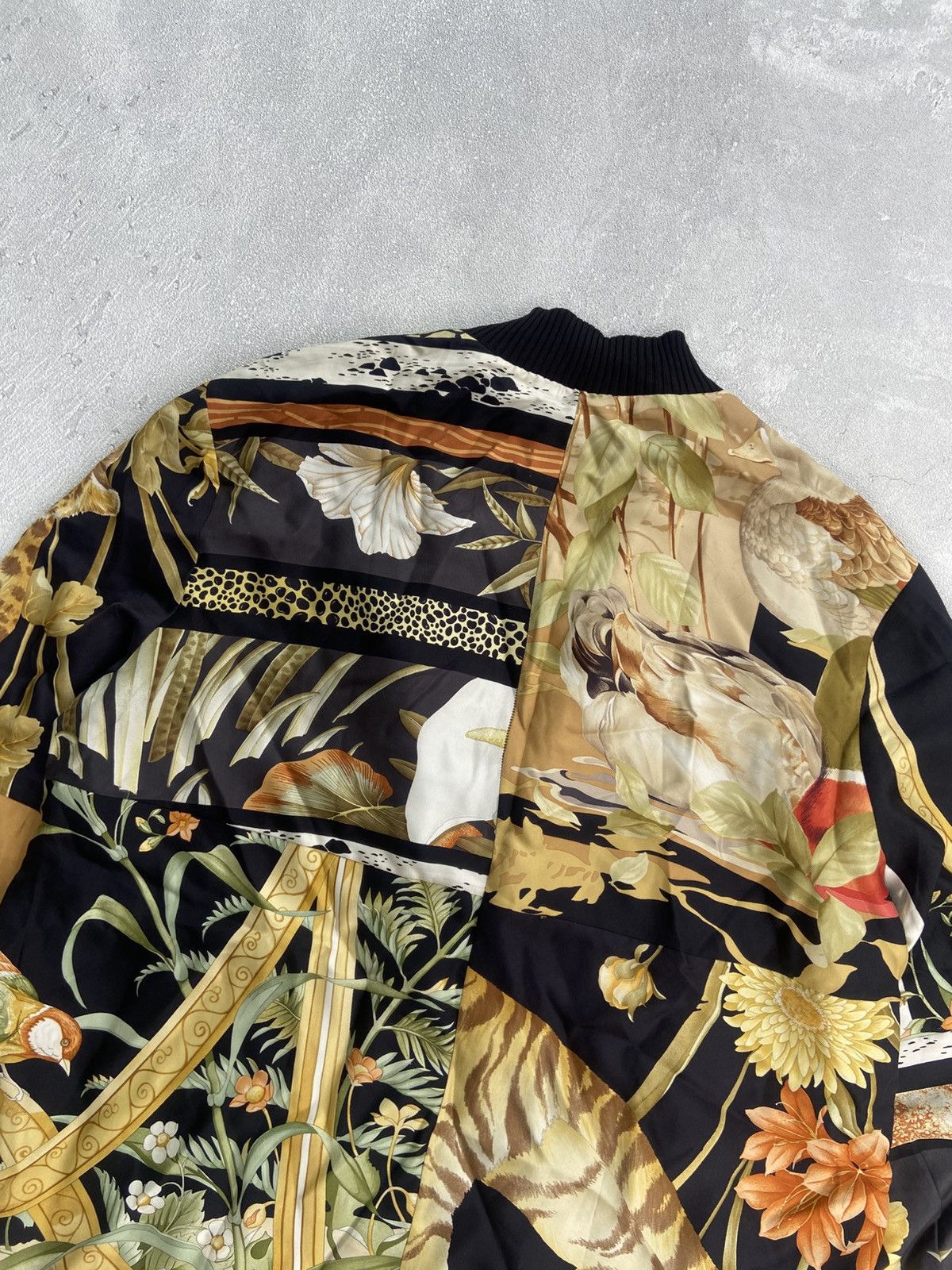 Salvatore Ferragamo Vintage Salvatore Ferragamo 90's Full Print Luxury Jacket Size US L / EU 52-54 / 3 - 7 Thumbnail