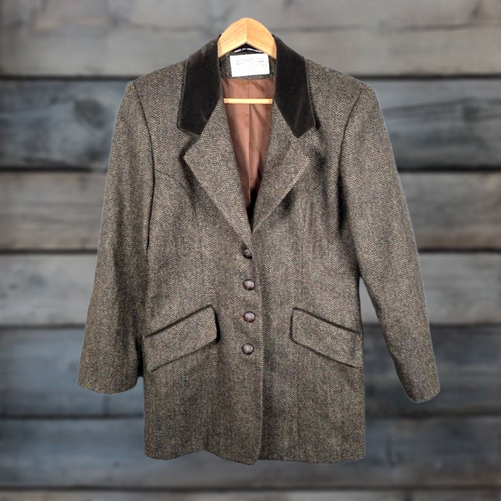 Vintage VINTAGE International Scene Blazer Women's 8 Brown Herringbone Wool Tweed 4 Button VTG Size M / US 6-8 / IT 42-44 - 1 Thumbnail