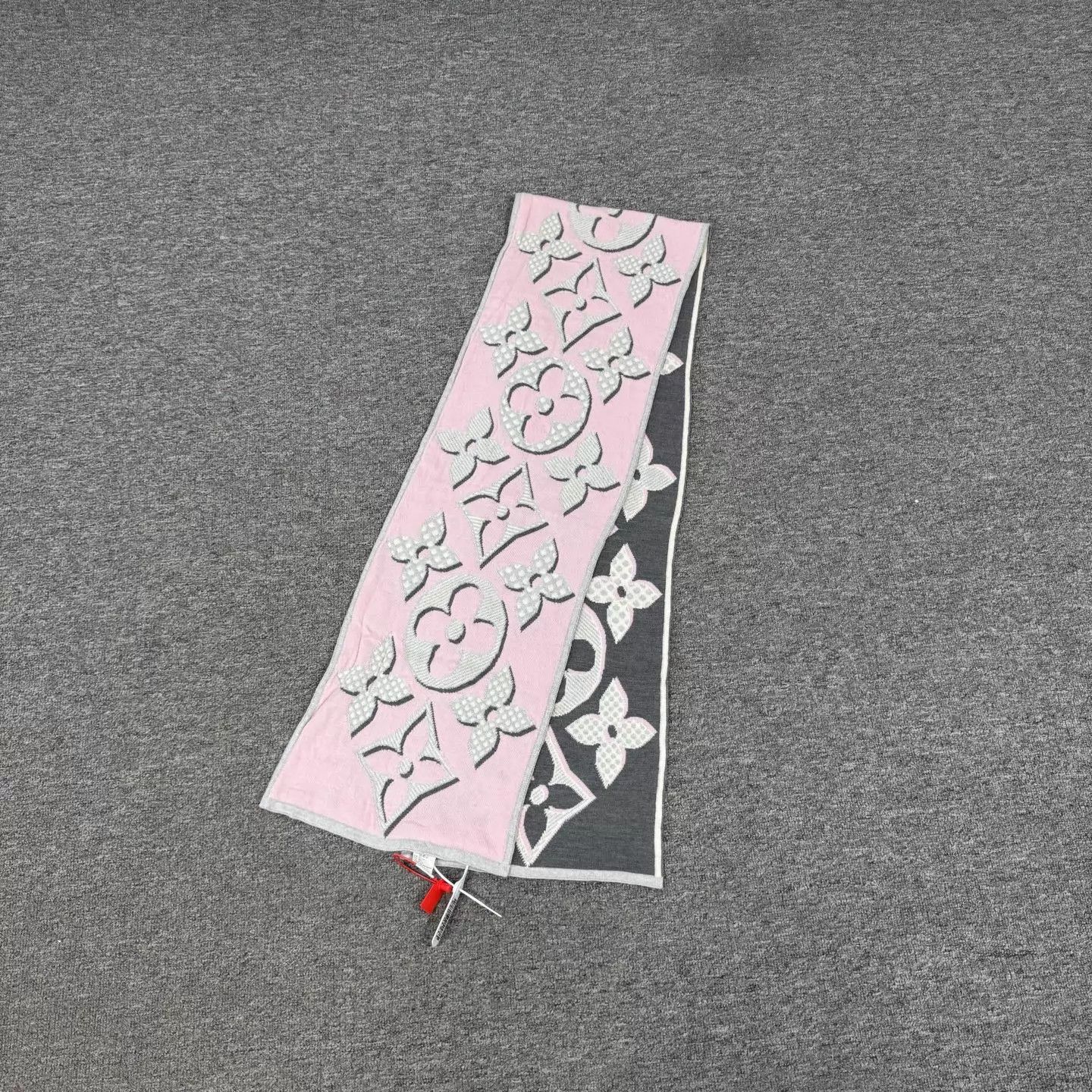 Louis Vuitton LV Scarf Pink-Gray Colorblocked Big Logo Wool 99 New Size ONE SIZE - 1 Thumbnail