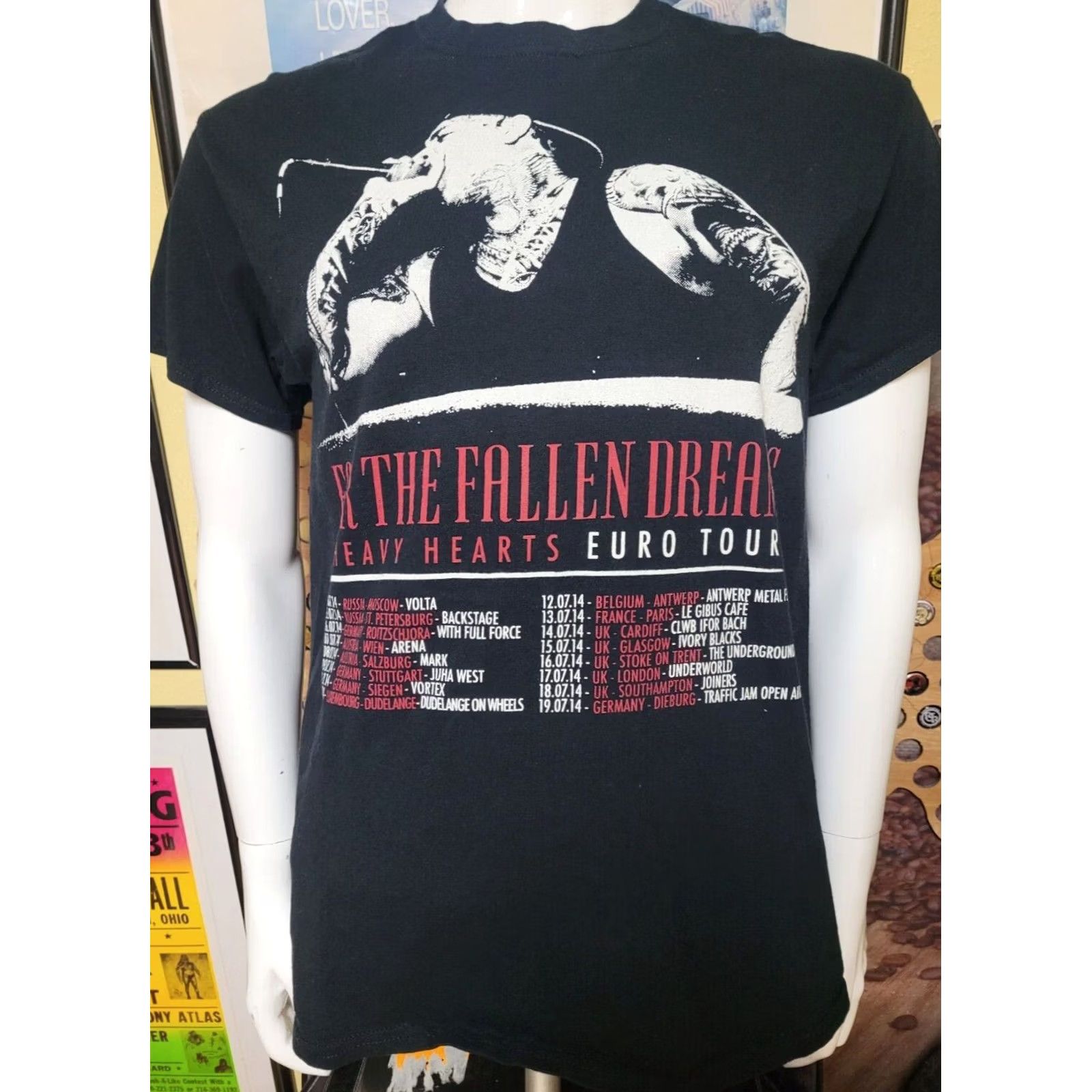 Gildan For The Fallen Dreams T Shirt Medium Black Gildan 100% Cotton Crew Neck Short Sleeve Band Music Graphic Tee Mens Euro Tour Size US M / EU 48-50 / 2 - 2 Thumbnail