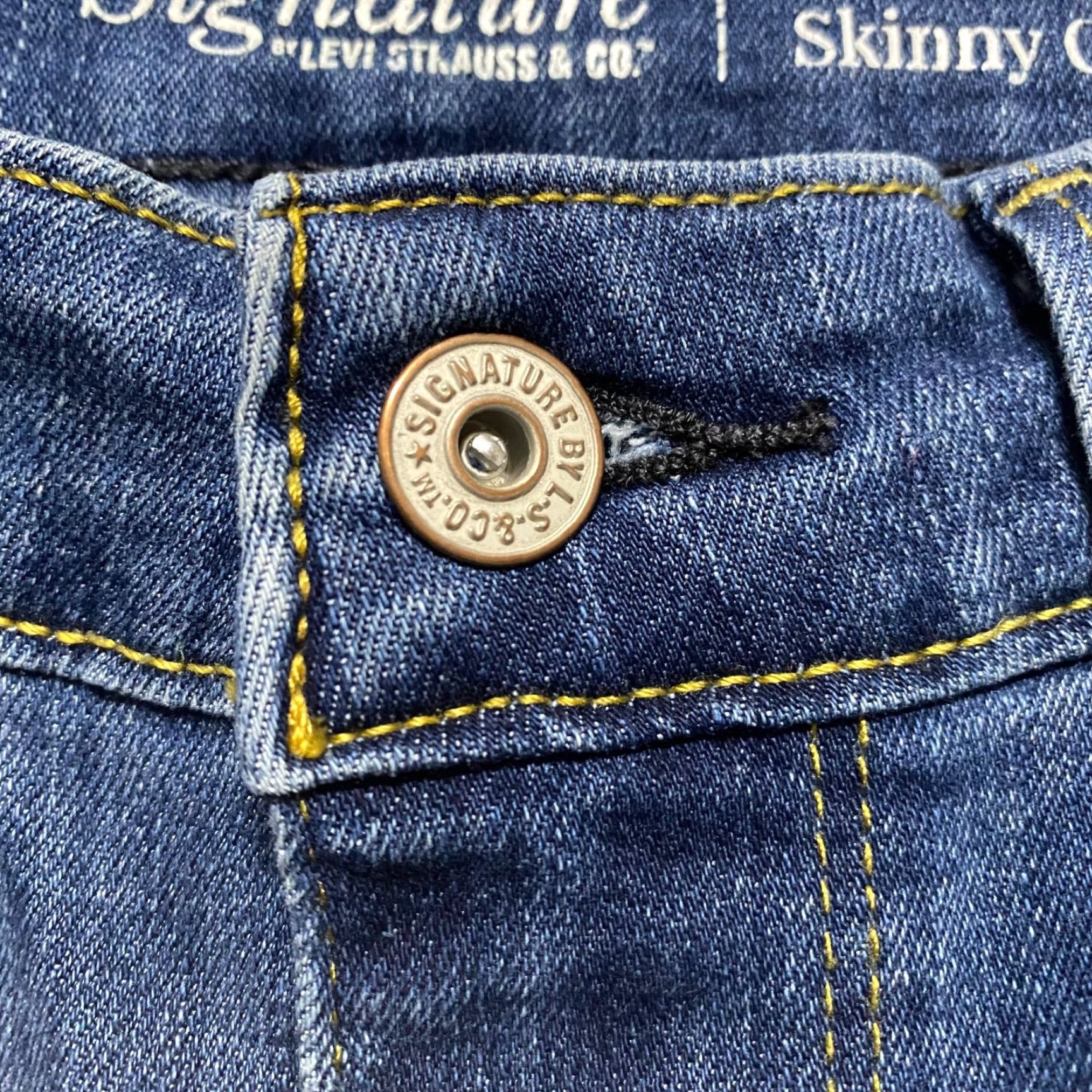 Levi's Levi's Signature Jeans Womens 10 Blue Mid Rise Skinny Crop Pant Regular 5-Pocket Denim Athletic? Size 30" / US 8 / IT 44 - 4 Thumbnail