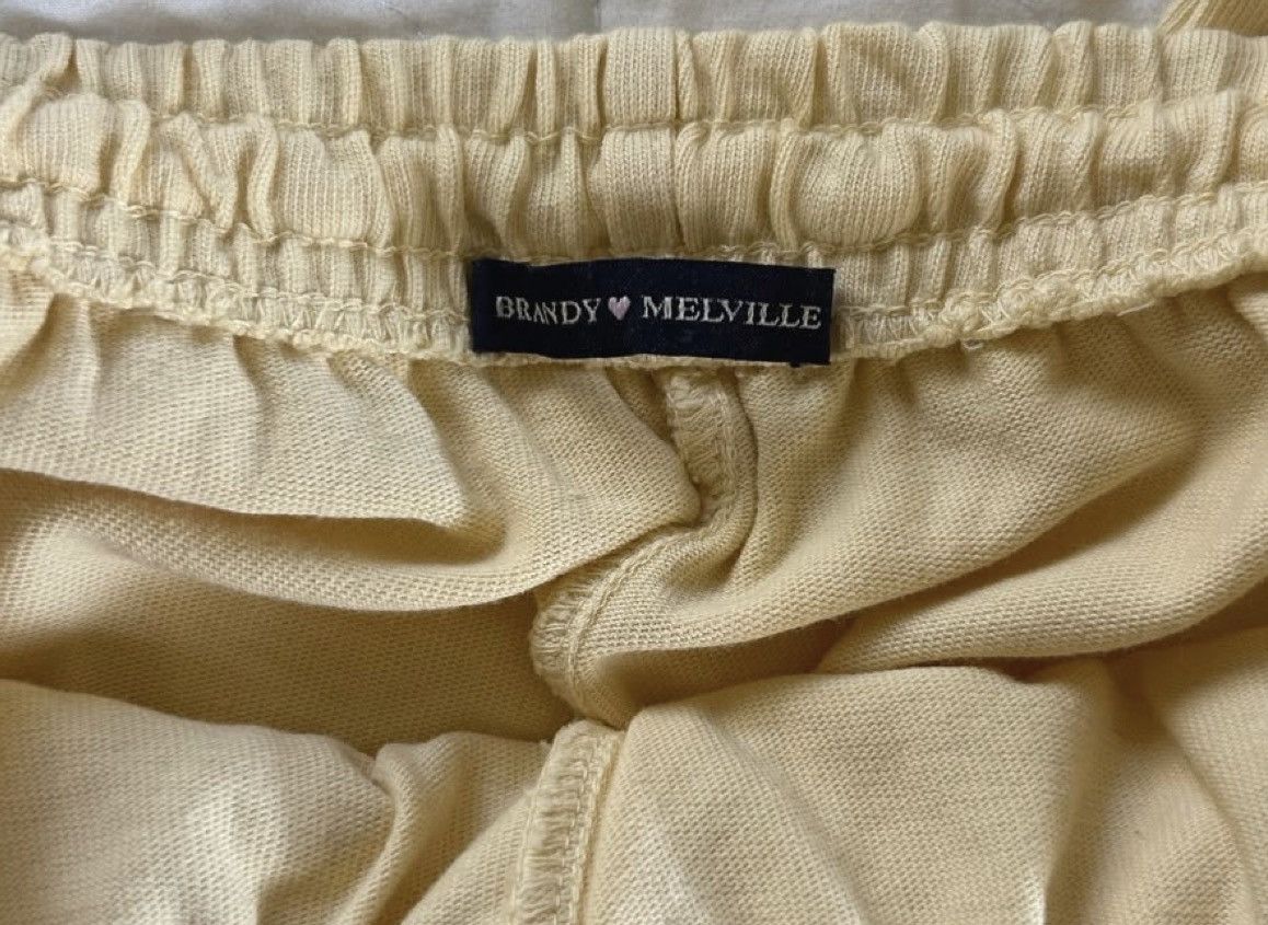 Brandy Melville Anastasia Brandy Melville Butter Yellow Sweats Size 26" / US 2 / IT 38 - 5 Thumbnail