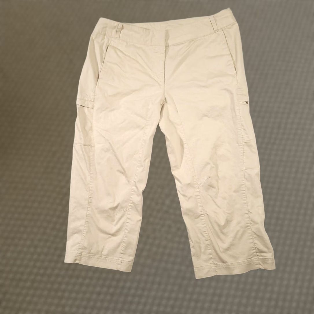 Adidas Adidas Capri Pants Womens 14 Khaki Beige Cargo Zip Pocket Embroidered Logo Sport Pants Capris 14 Beige Womens Size 36" / US 14 / IT 50 - 1 Thumbnail
