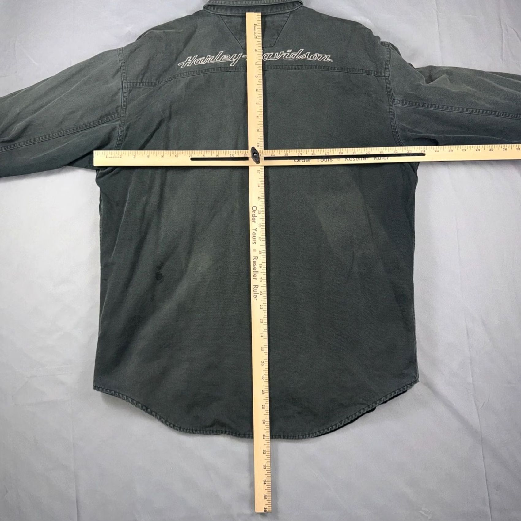Harley Davidson VINTAGE Harley-Davidson Distressed Canvas Snap Front Work Shirt Mens Large Gray 46in 30.5in Long Sleeve Button-Up Pockets Embroidered Back Yoke Size US L / EU 52-54 / 3 - 7 Thumbnail