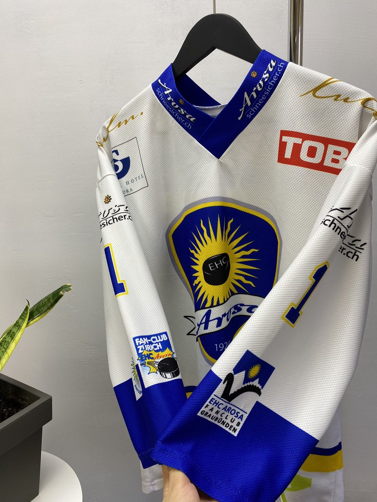 NHL × Vintage EHC AROSA HOCKEY SHIRT JERSEY OCHSNER SIZE M #1 SUSSANNE Size US M / EU 48-50 / 2 - 4 Thumbnail