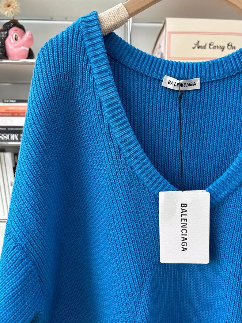Other Balenciaga Blue V-neck loose-fitting sweater Size XS / US 0-2 / IT 36-38 - 3 Thumbnail