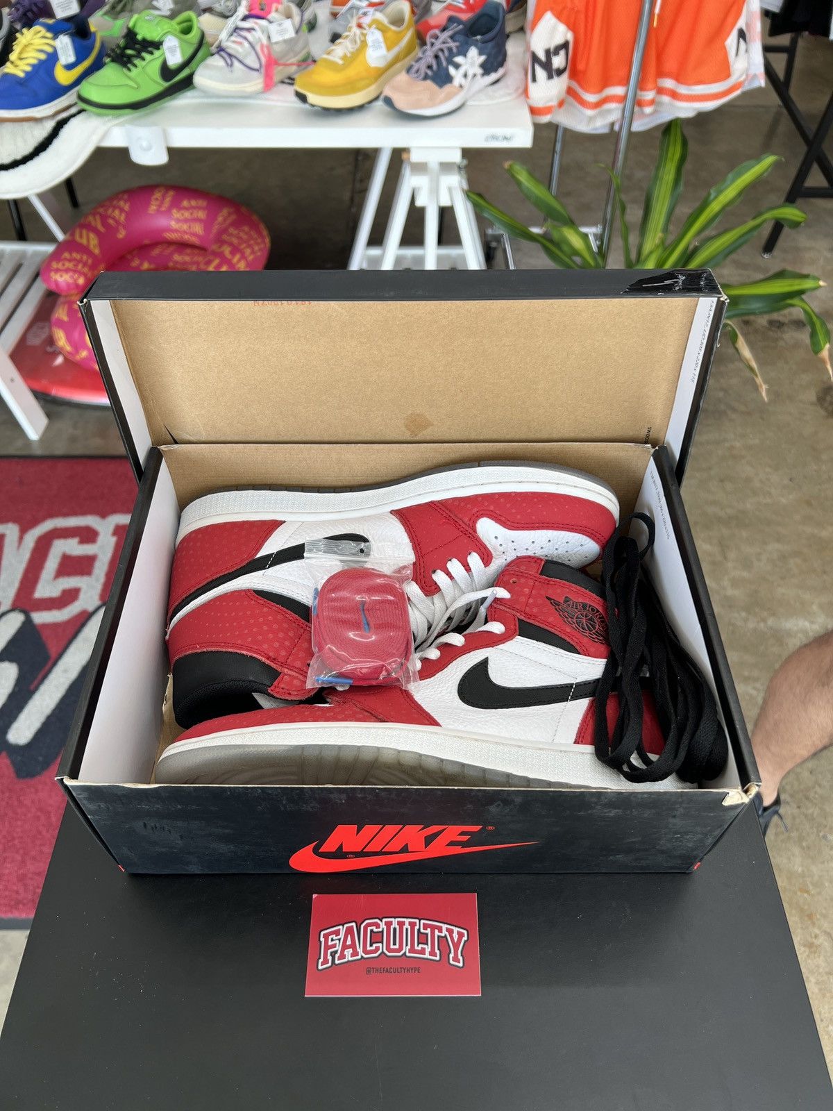 Jordan Brand × Nike Air Jordan 1 Retro High Spider-Man Origin Story Sz. 9 (2018) Size US 9 / EU 42 - 10 Thumbnail