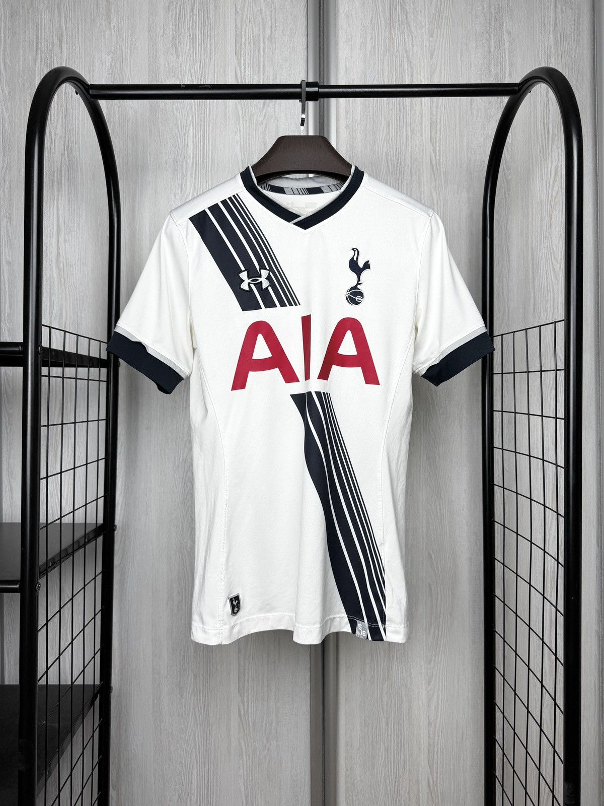 Under Armour Tottenham 2015/2016 Home Football Shirt Size S Under Armour Size US S / EU 44-46 / 1 - 1 Thumbnail