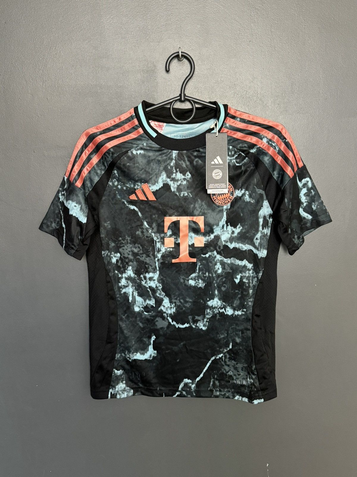 Adidas KIDS New Bayern Munchen 24/25 Away Football Jersey T-Shirt Size US S / EU 44-46 / 1 - 1 Thumbnail