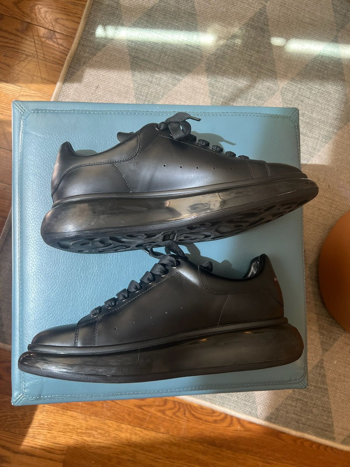 Alexander McQueen Alexander McQueen Men’s Oversized Sneaker SZ44 Size US 11 / EU 44 - 3 Thumbnail