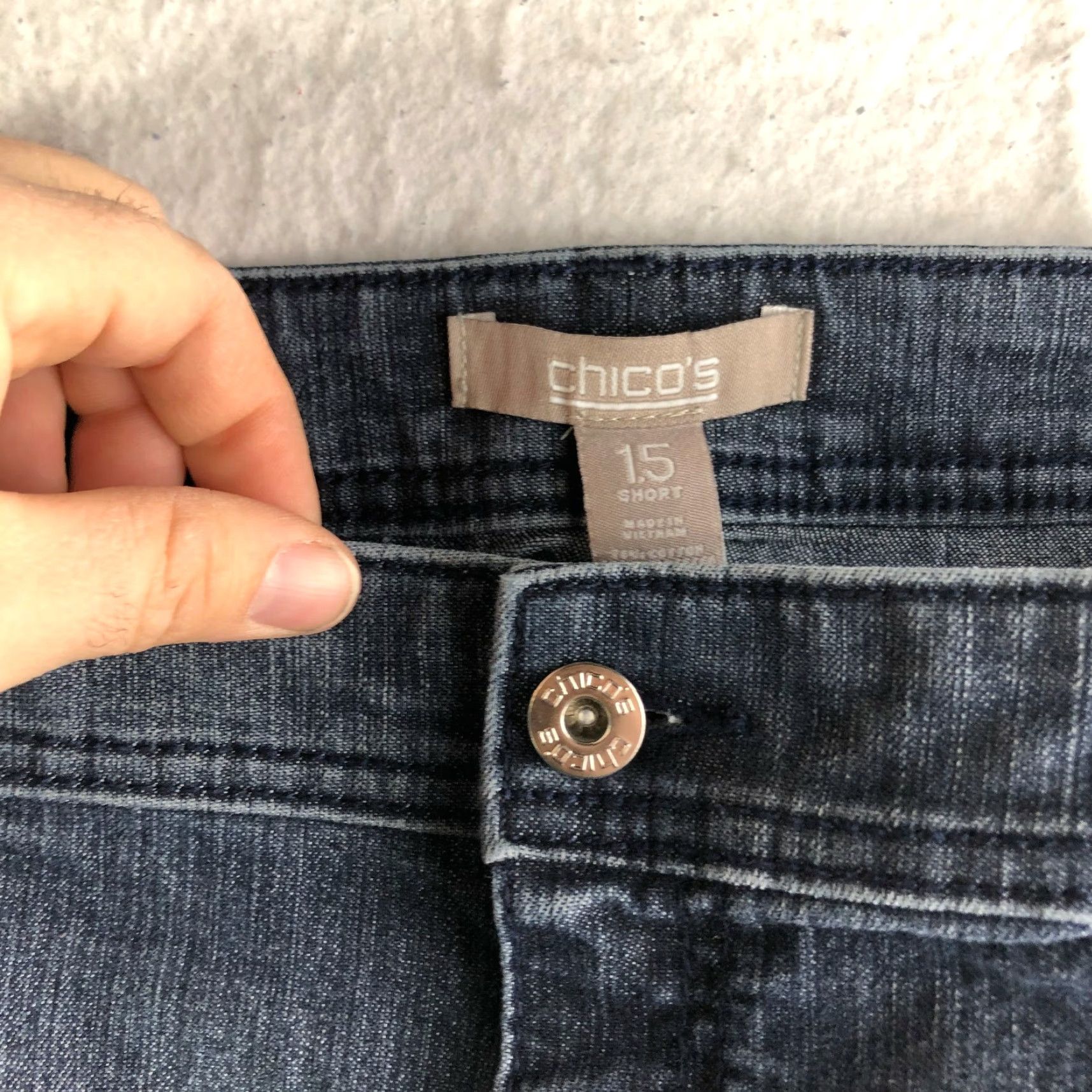 Vintage Chico's Womens Jeans Blue Denim Straight Leg Mid Rise 1.5 Short Regular Inseam 28" Cotton Denim Comfort Vintage? No - Pre-owned Size 26" / US 2 / IT 38 - 7 Thumbnail