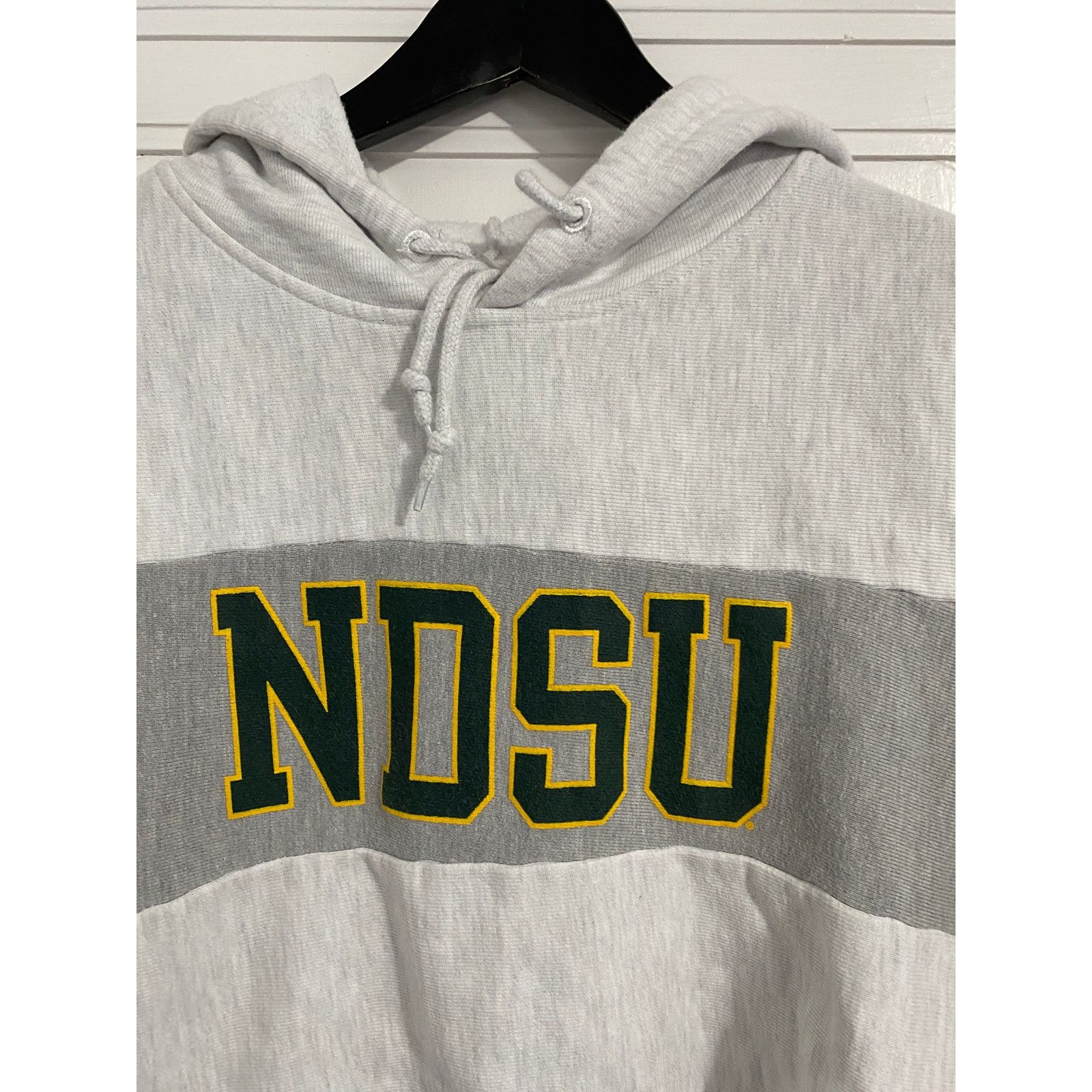Champion NWOT NDSU Bison Champion Cropped Hoodie Sweatshirt Size M Size M / US 6-8 / IT 42-44 - 3 Thumbnail