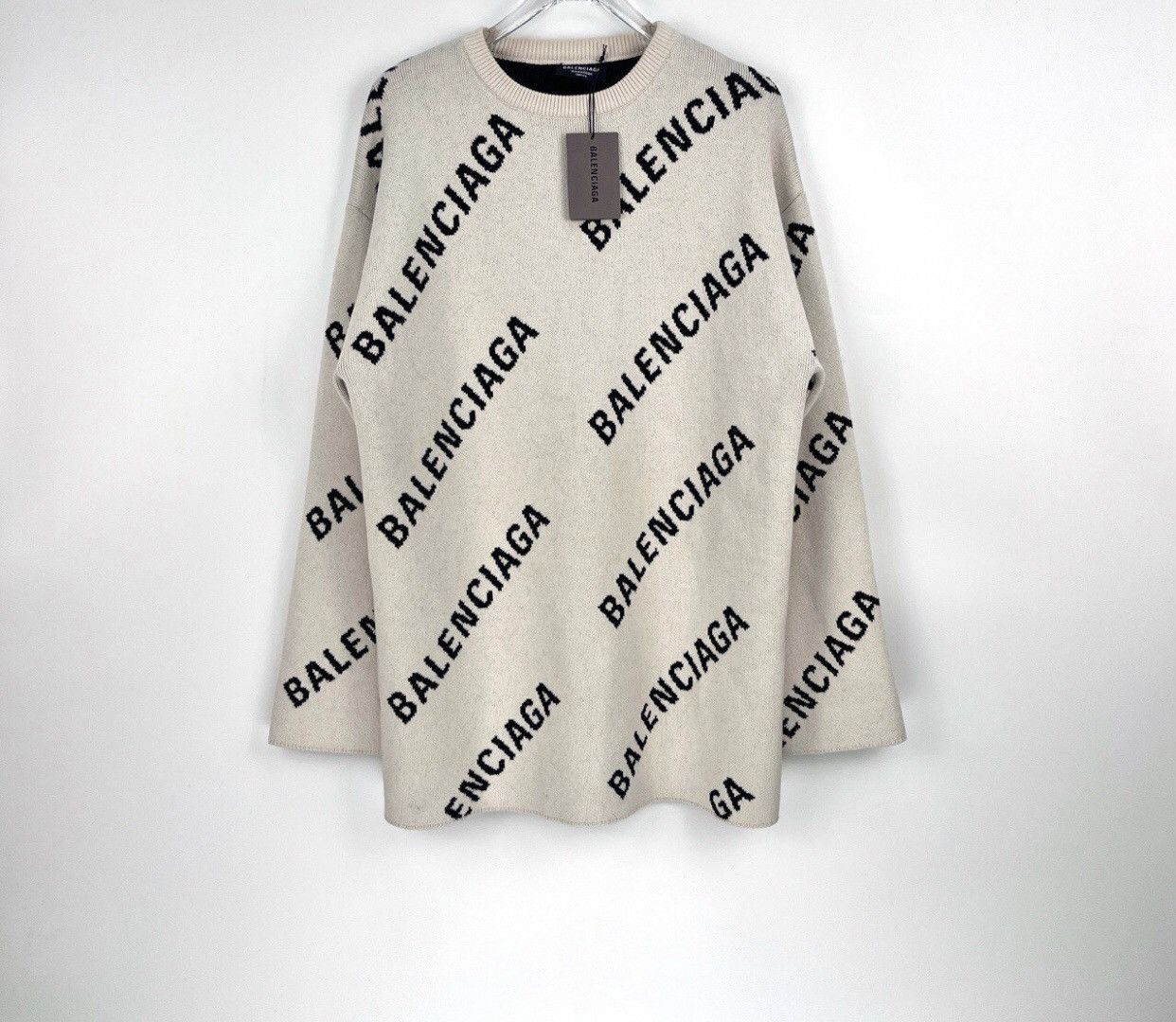 Balenciaga Balenciaga beige bullet screen long sweater2412-Nextarrow Size US XS / EU 42 / 0 - 3 Thumbnail