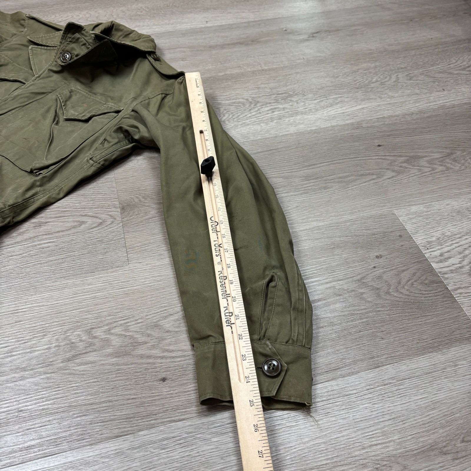 Vintage True Vintage 40s WWII M-1943 Army Field Jacket Men's 42 L Size US L / EU 52-54 / 3 - 7 Thumbnail