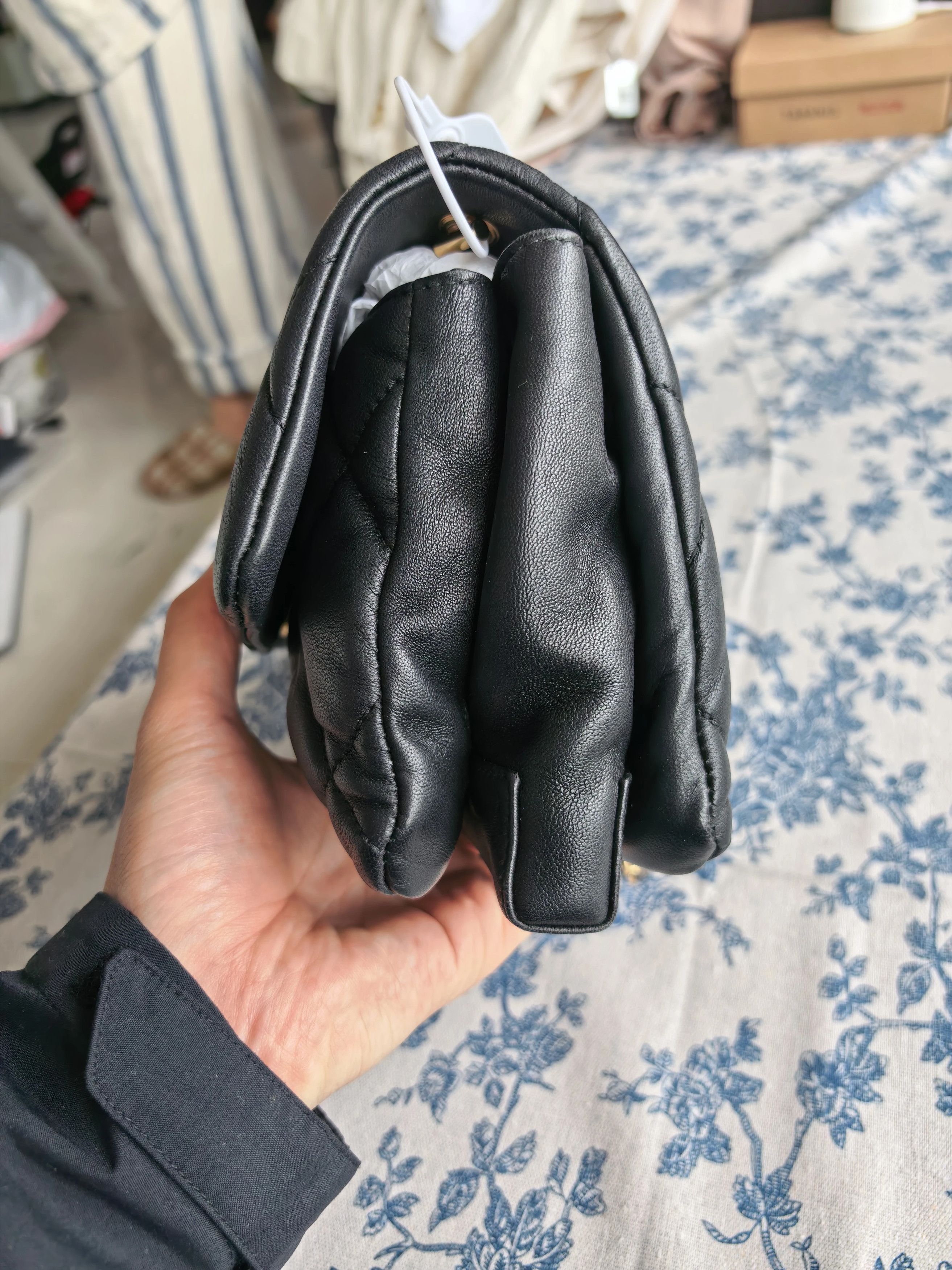 Salvatore Ferragamo Ferragamo Black Lambskin Bow Chain Crossbody/Shoulder Bag Size ONE SIZE - 4 Thumbnail