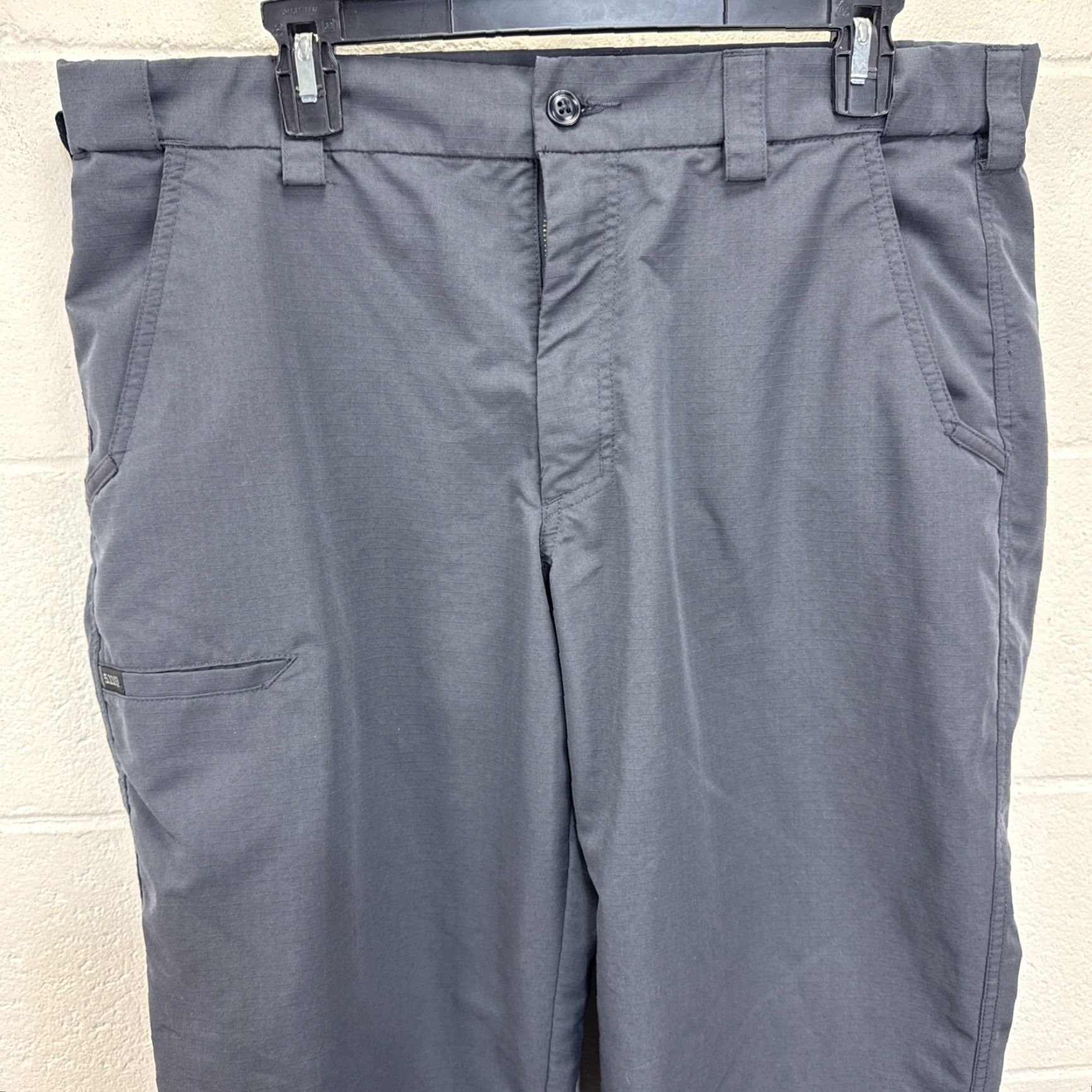 Vintage 5.11 Tactical Men's Cargo Pants Charcoal Gray 36x30 Casual Workwear 5-Pocket Cargo Pockets Herringbone Cotton Polyester Blend Gray Mens Pants Size US 36 / EU 52 - 4 Thumbnail