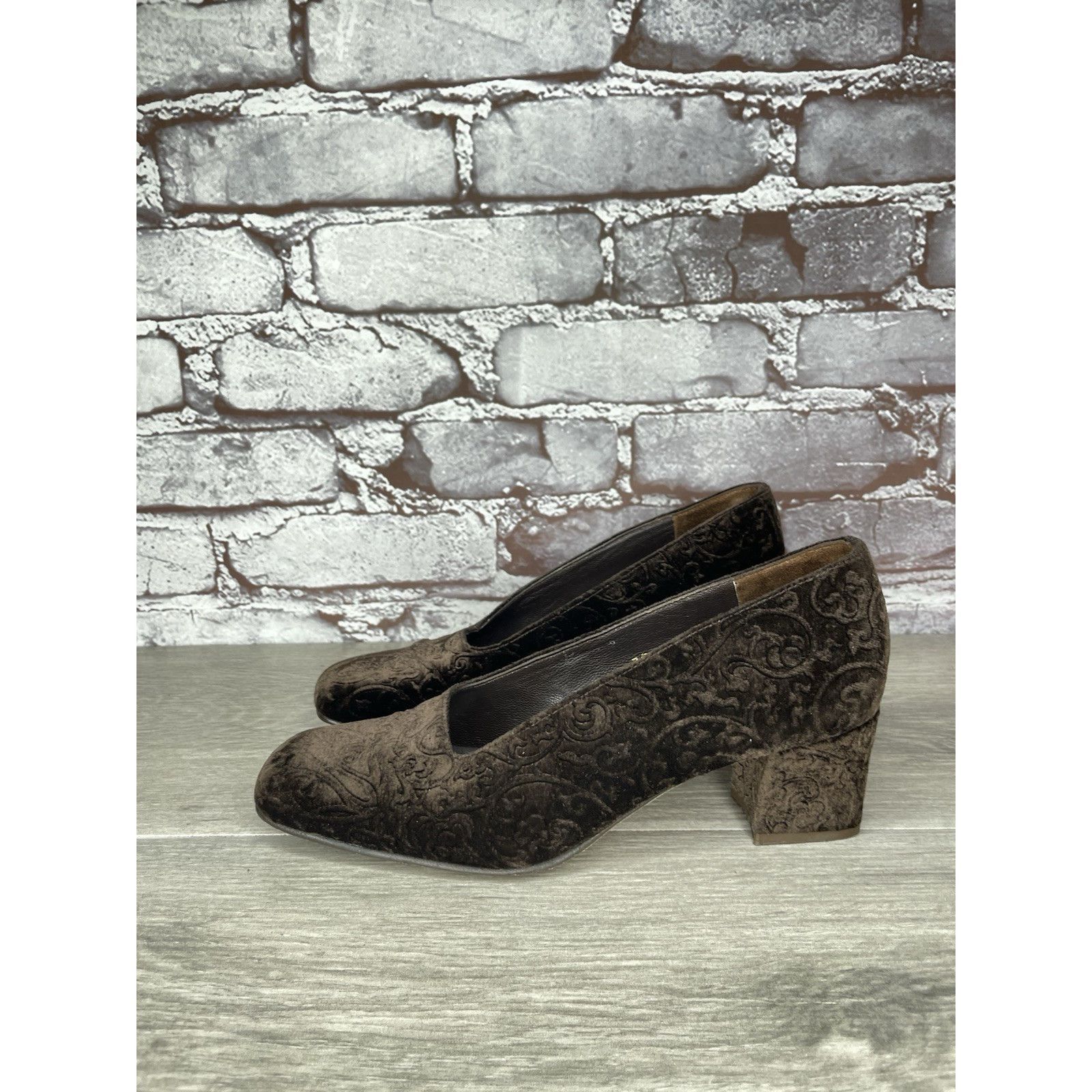 Enzo Bonafe ENZO ANGIOLINI Brown Textured Floral Velvet Block Heels Pump Size US 6 / IT 36 - 1 Thumbnail