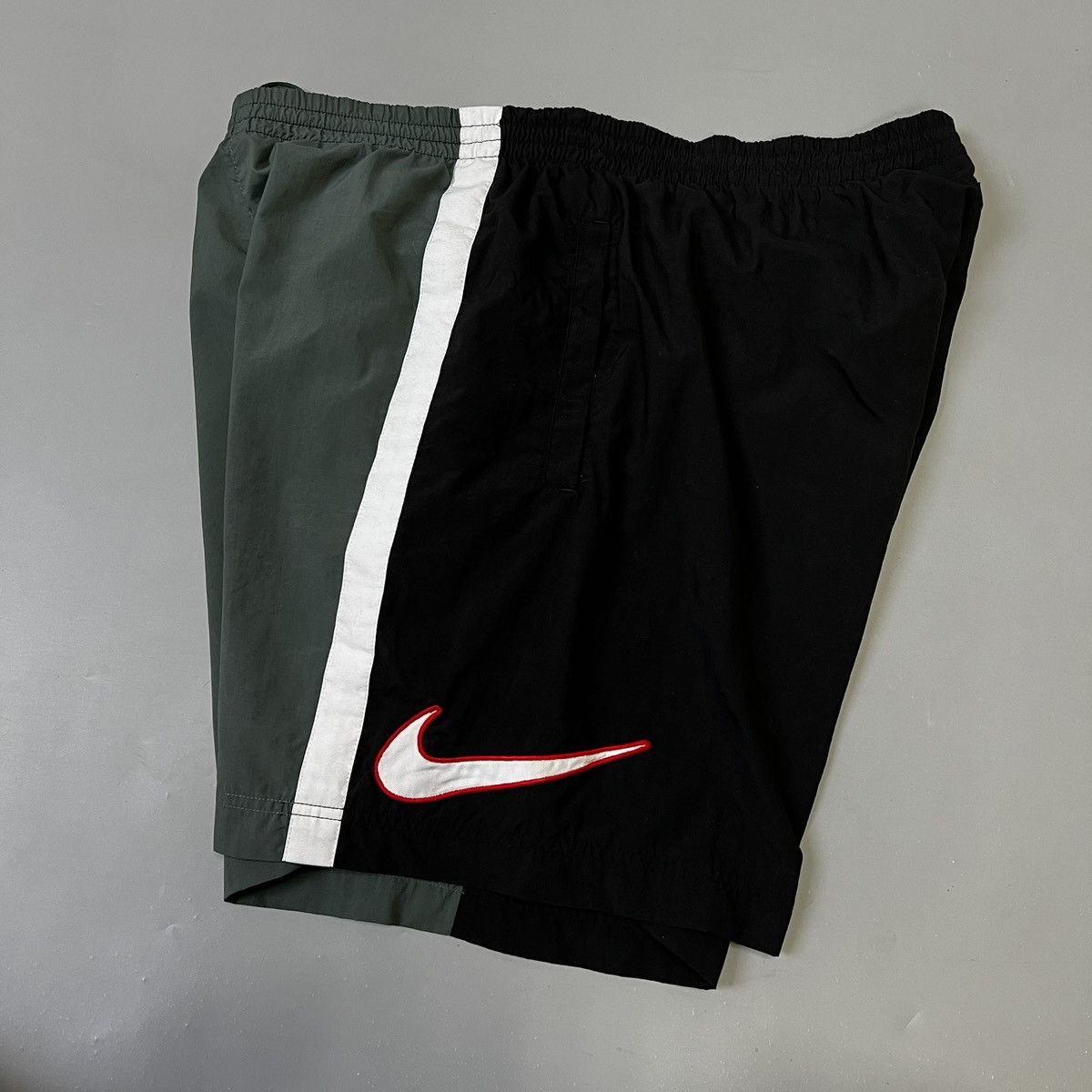 Nike Vintage Nike Shorts big logo y2k size XL swoosh Size US 36 / EU 52 - 2 Thumbnail
