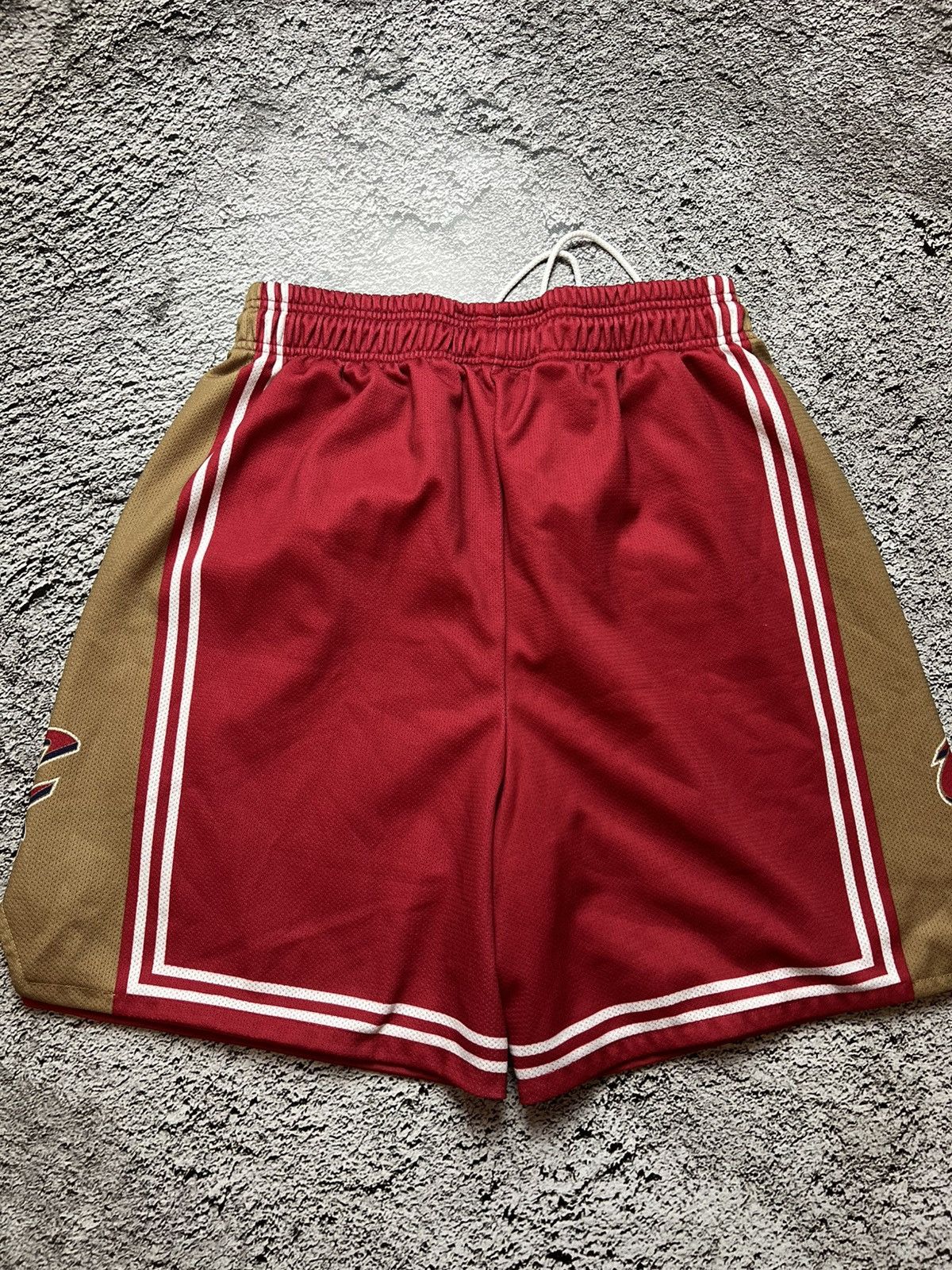 Champion VTG 90’s Cleveland Cavaliers NBA champion shorts Size US 34 / EU 50 - 5 Thumbnail