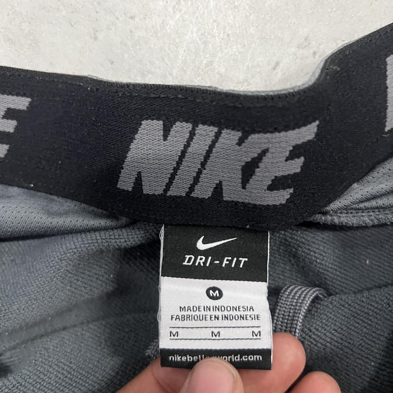 Nike Vintage Y2K/2000s Baggy Nike Grey TrackPants with leg zippers Adjustable waistband and pockets! Size US 34 / EU 50 - 6 Thumbnail