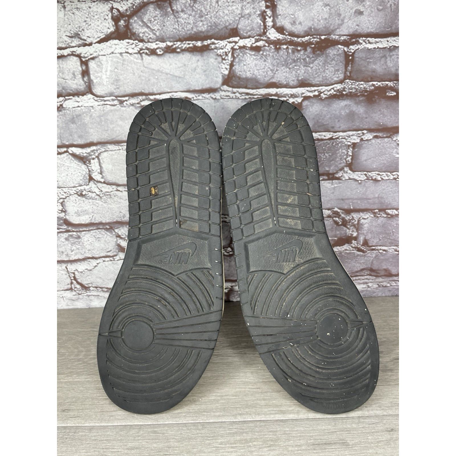 Jordan Brand Air Jordan 1 SE Mid Wear Away Taxi Basketball Shoes Men 13M Size US 13 / EU 46 - 24 Thumbnail