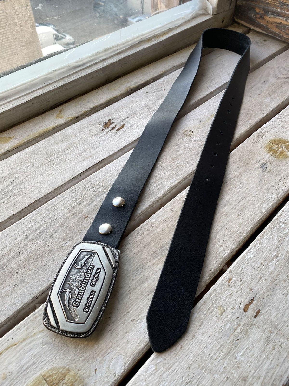 Vintage 90’s Switzerland Buckle Graubünden Leather YK2 Belt