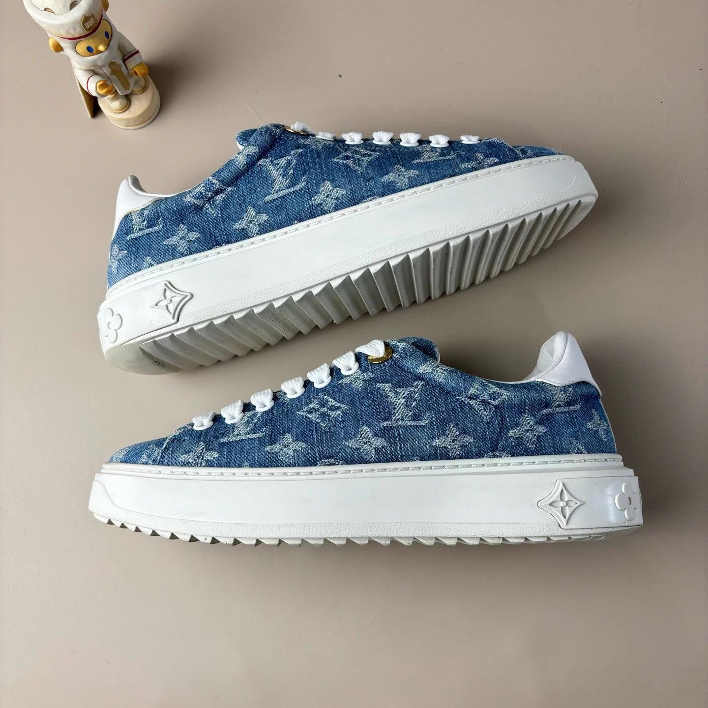 Louis Vuitton LV Time out white/blue allover print 36.5 95new Size US 5.5 / IT 35.5 - 5 Thumbnail