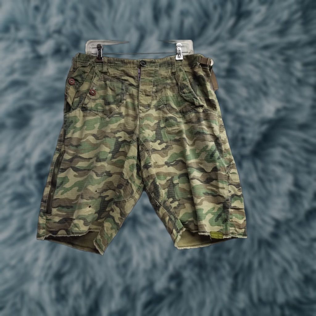 Vintage VINTAGE Aaron Chang CAMOUFLAGE Shorts Cargo 36 Green Men Bottom 100% Cotton Shorts Mens 90s Size US 36 / EU 52 - 1 Thumbnail