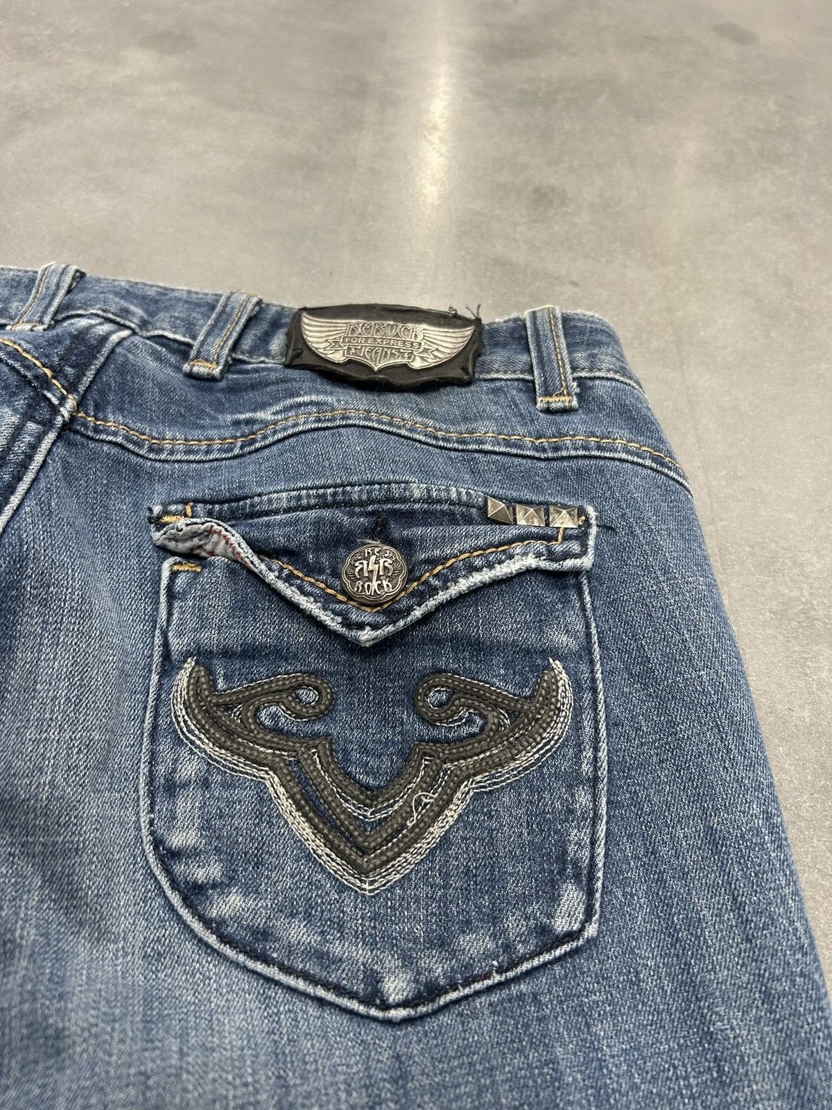 Vintage REROCK Distressed low-rise flare jeans Size 26" / US 2 / IT 38 - 7 Thumbnail
