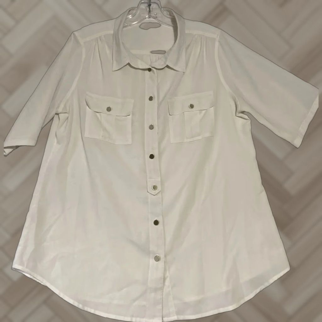 Calvin Klein Calvin Klein Button Shirt Women's M White Solid Shirt Short Sleeve Collared Button-Up CK Button Shirt Mens? Size M / US 6-8 / IT 42-44 - 1 Thumbnail