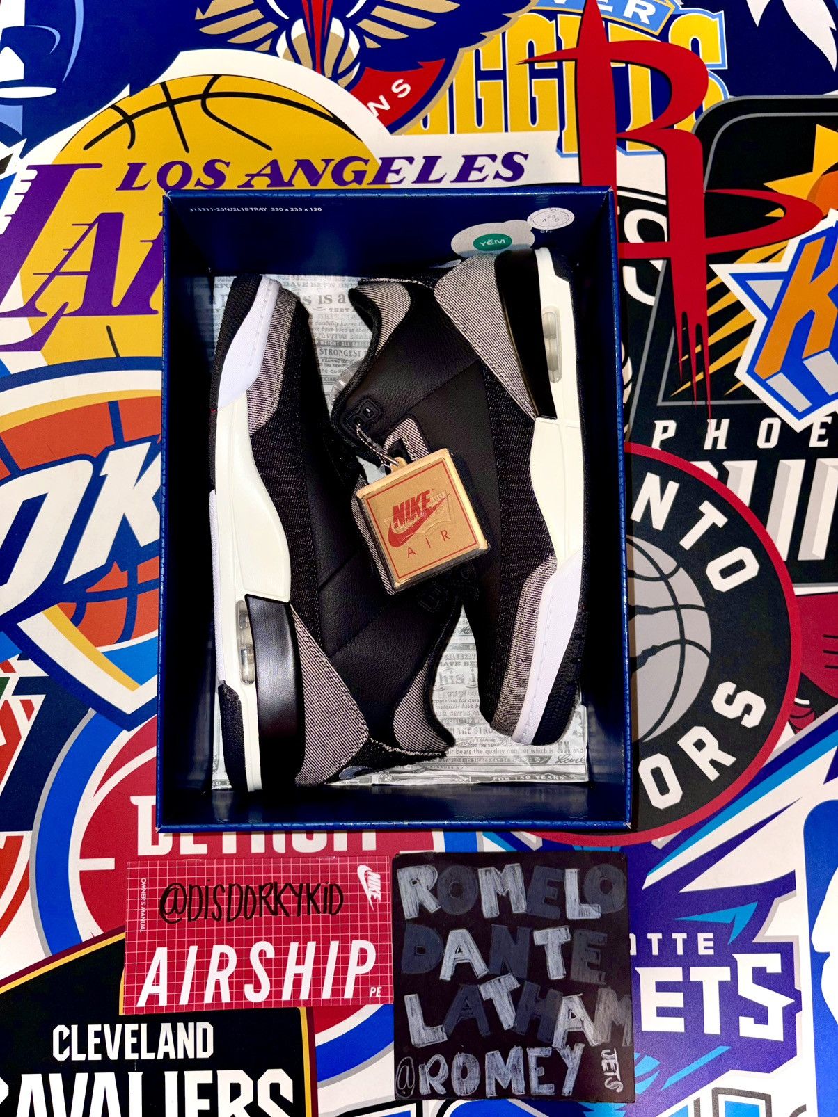 Jordan Brand Black Denim Levi's x Air Jordan 3 Retro SP (IR0914-400) Size US 9.5 / EU 42-43 - 9 Thumbnail