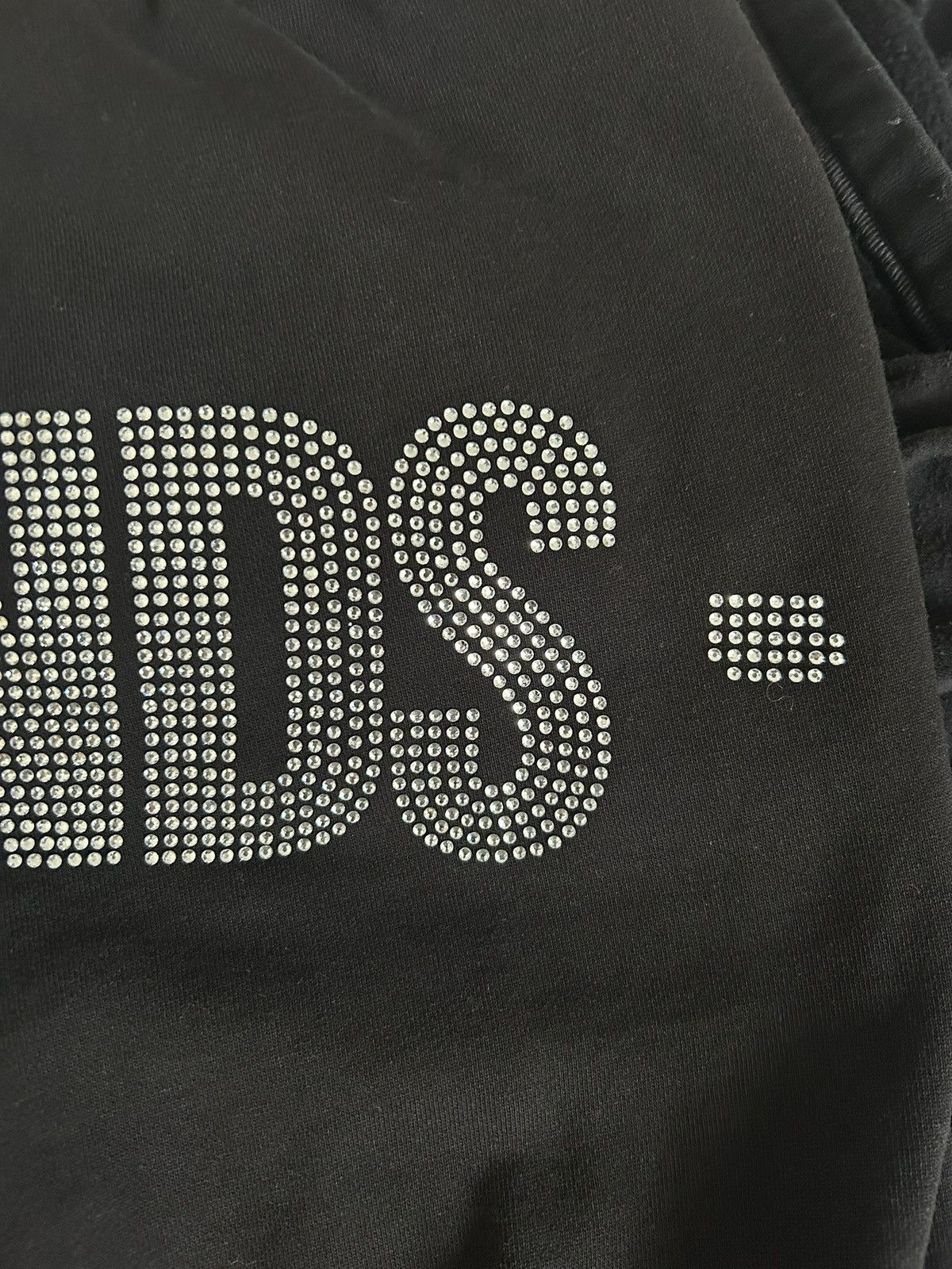 Vlone Vlone “friends” rhinestone sweatpants size S Size US 32 / EU 48 - 5 Thumbnail