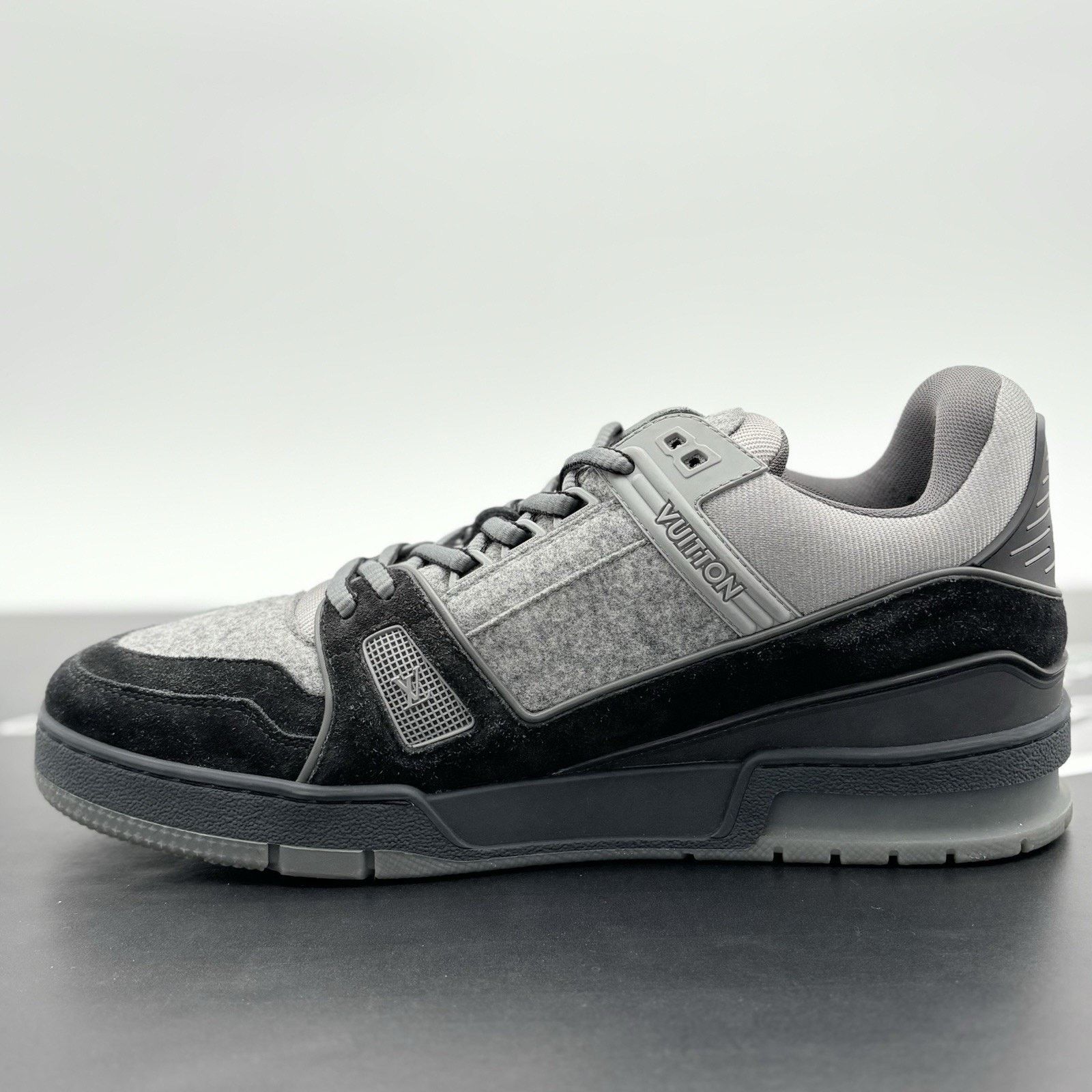 Louis Vuitton (10.5-11) Louis Vuitton Trainer ' Black Grey '| SUPER CLEAN! Size US 11 / EU 44 - 4 Thumbnail