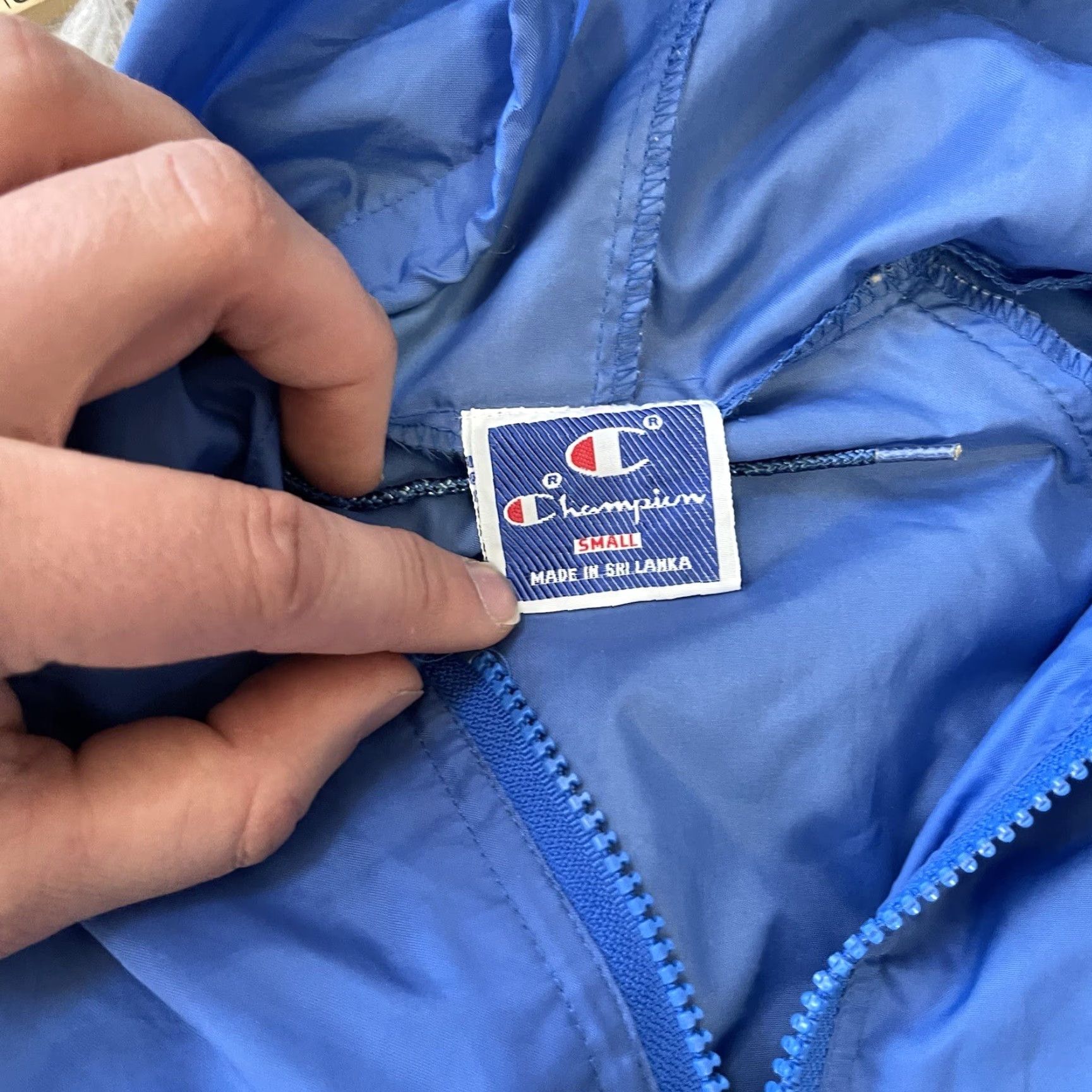 Champion VINTAGE Champion Windbreaker Jacket Mens S Blue 90s Track & Field Molloy Size US S / EU 44-46 / 1 - 4 Thumbnail