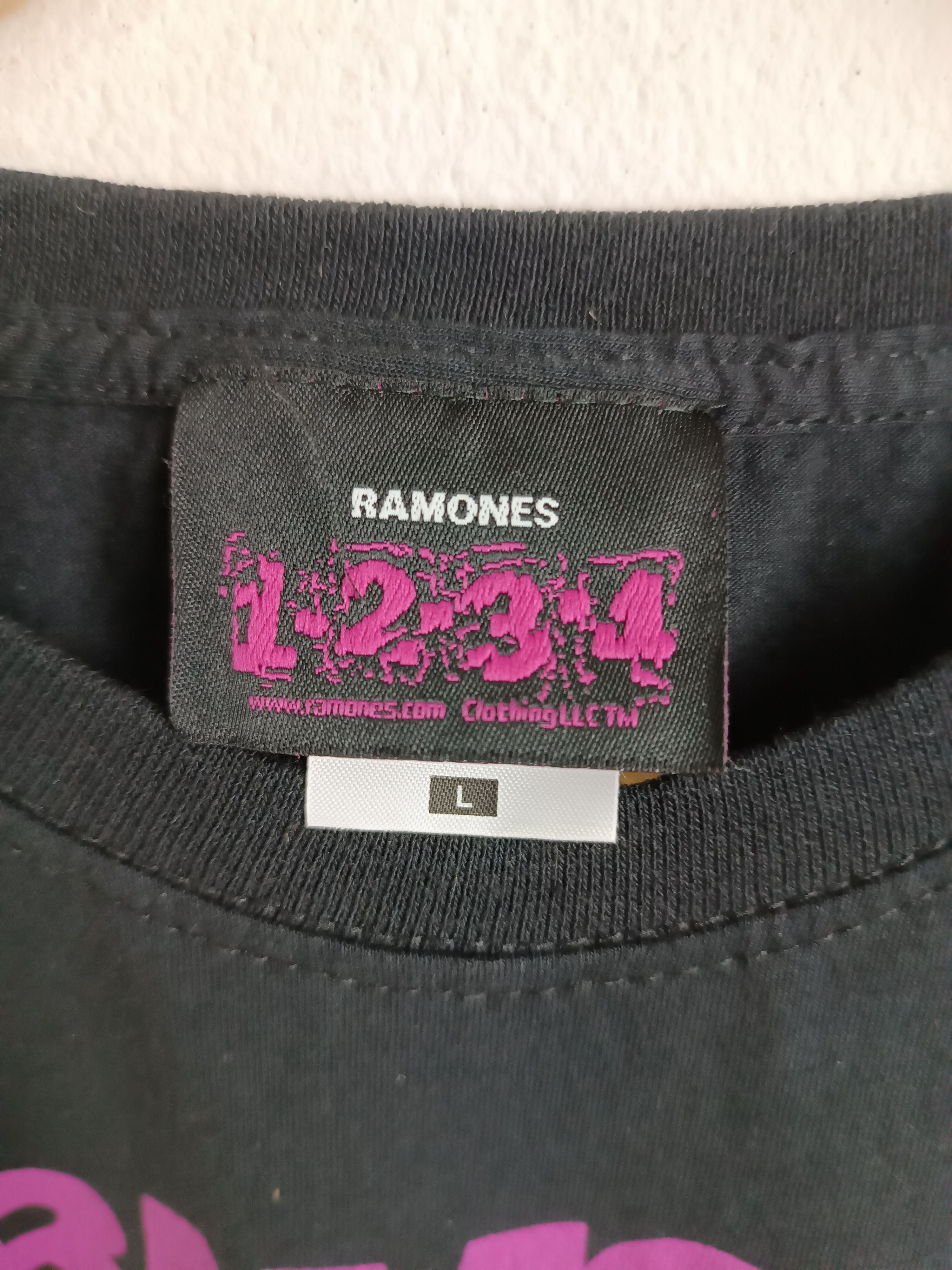 Band Tees VINTAGE RAMONES ROCKET TO RUSSIA TEE rancid bad religion Size US L / EU 52-54 / 3 - 8 Thumbnail
