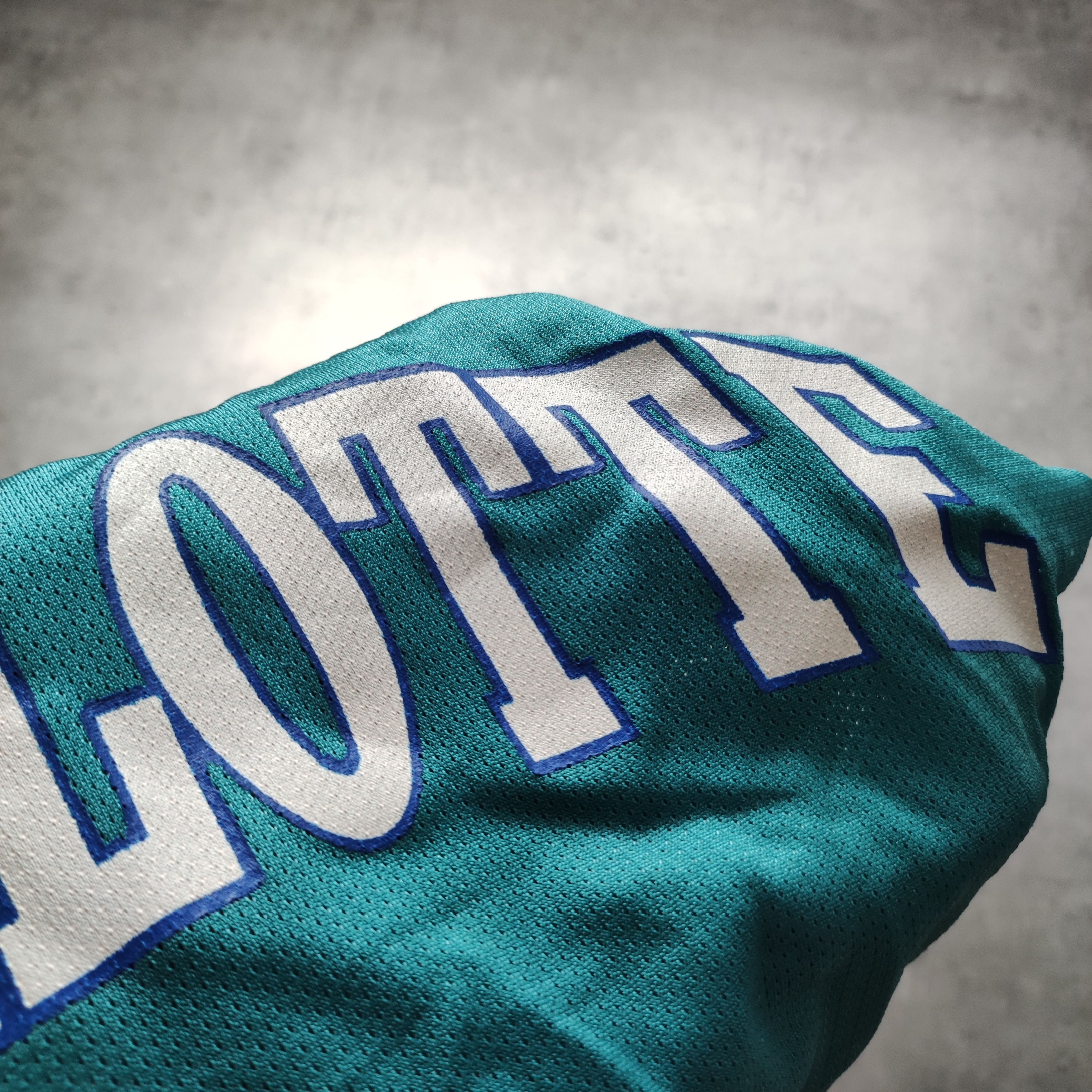 Champion × NBA × Vintage RARE Vintage 90s Authentic Charlotte Champion NBA Jersey Size US M / EU 48-50 / 2 - 7 Thumbnail