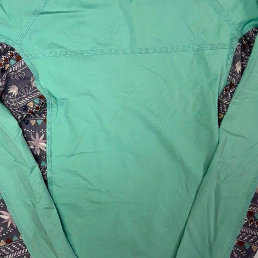 Patagonia VINTAGE Women's Patagonia Short-Sleeved Micro Swell Rashguard Swim Top Size S Green Size S / US 4 / IT 40 - 3 Thumbnail
