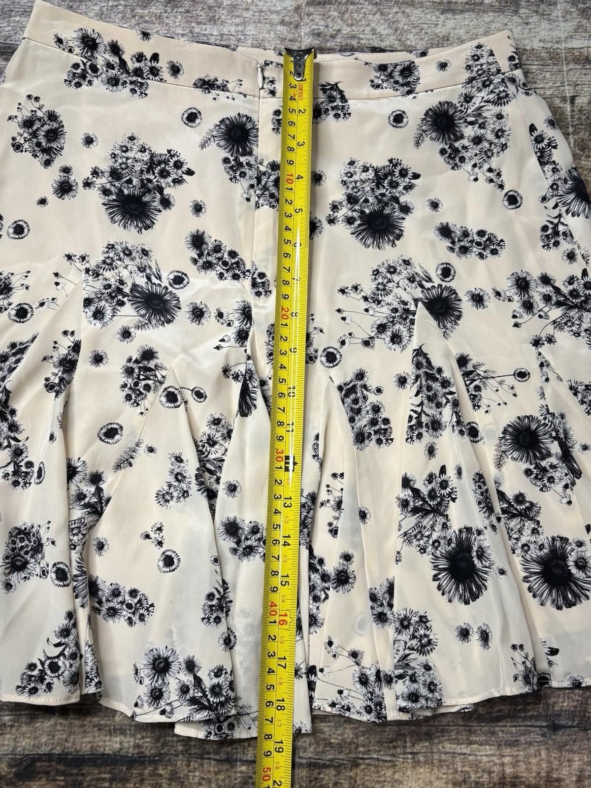 Club Monaco Club Monaco Skirt Womens Size 4 Silk Floral Pleated Skater Size 27" / US 4 / IT 40 - 9 Thumbnail