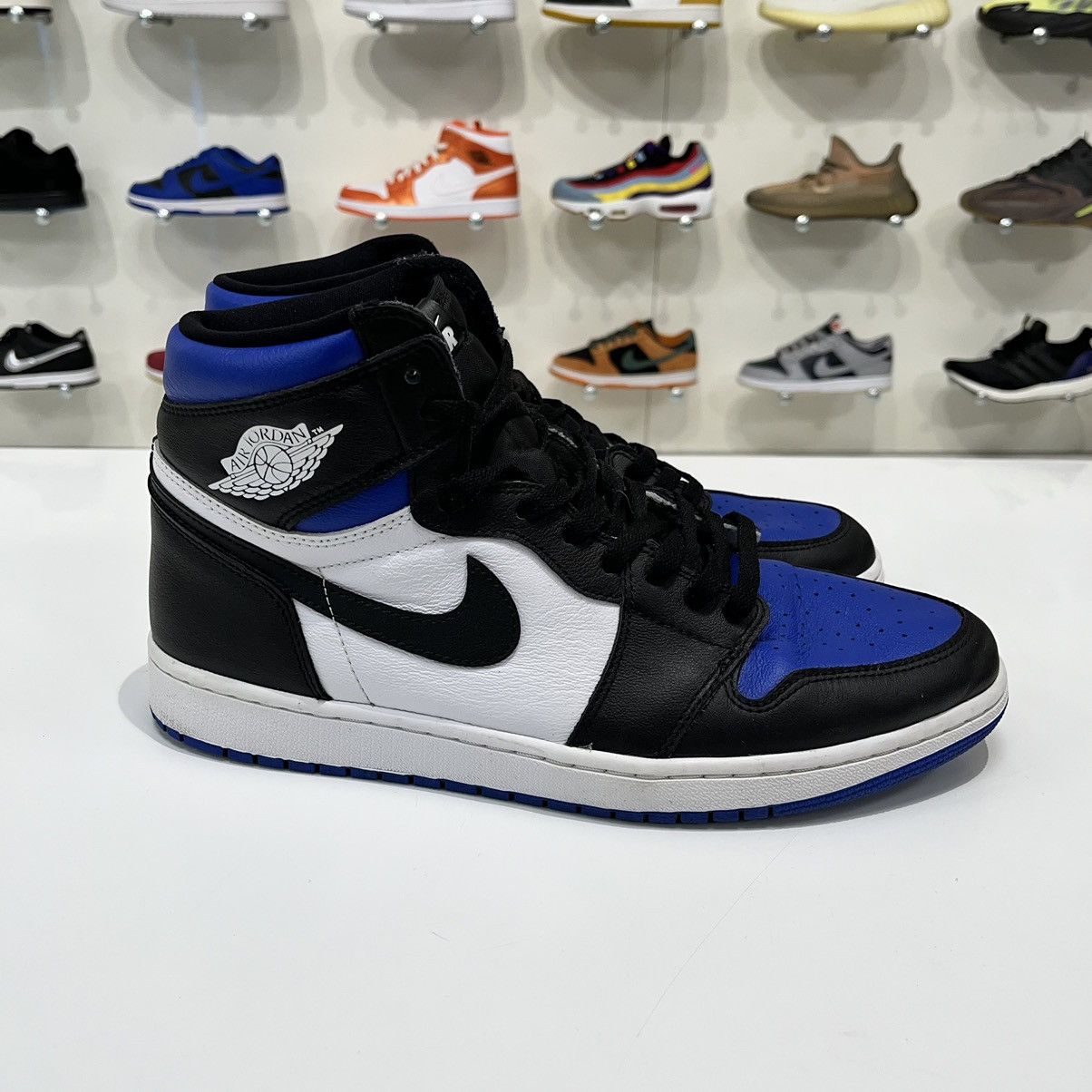 Nike Air Jordan 1 Retro High Royal Toe Size US 12 / EU 45 - 7 Thumbnail