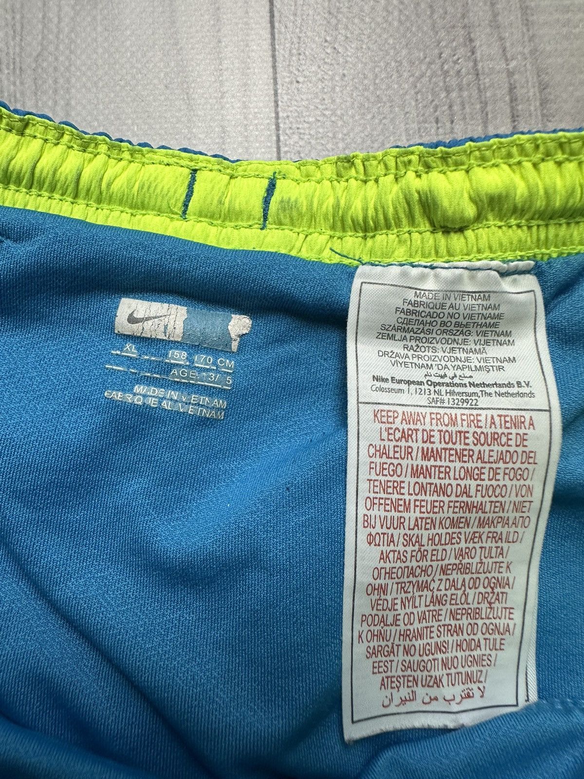 Vintage Vintage Nike Barcelona soccer shorts blue rare size S Size US 29 - 5 Thumbnail