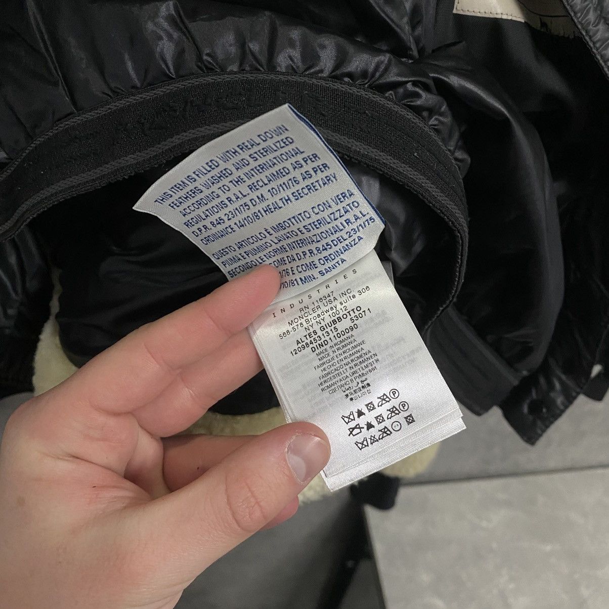 Moncler Vintage Moncler Grenoble Down Puffer Jacket Size XS / US 0-2 / IT 36-38 - 20 Thumbnail