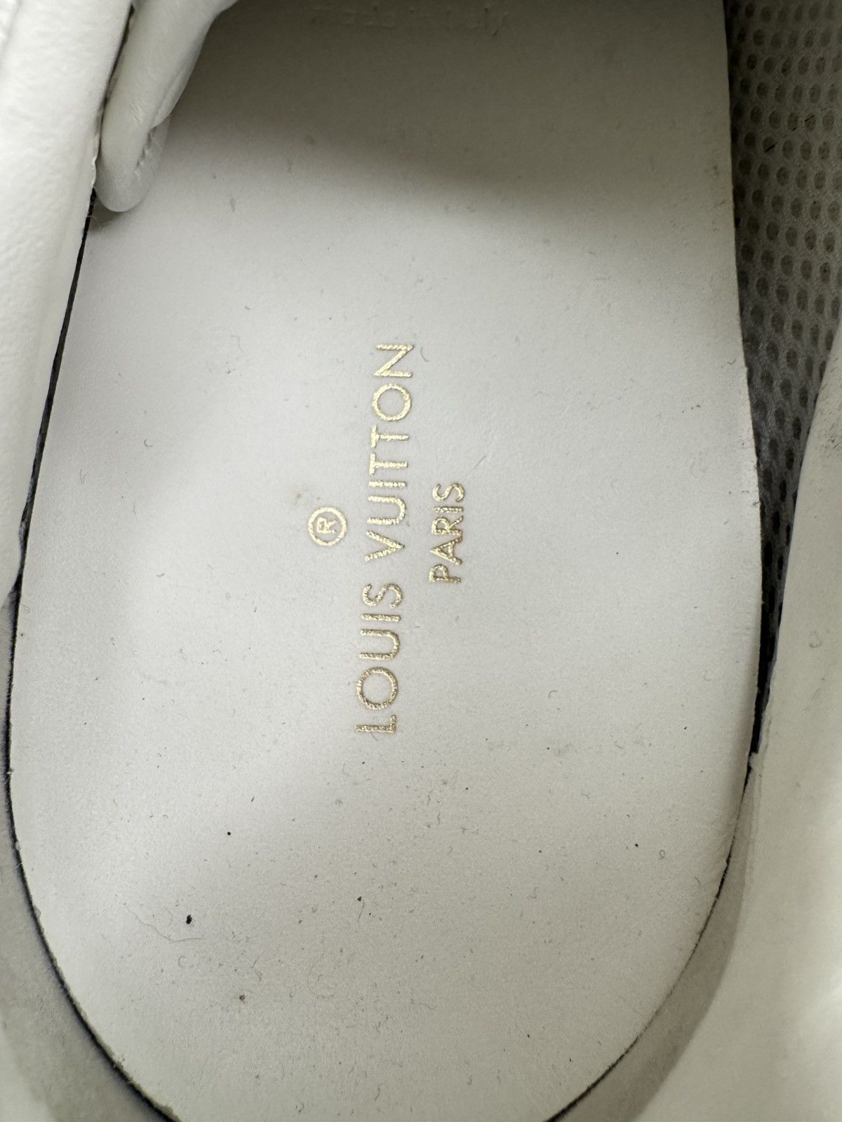 Louis Vuitton Louis Vuitton Run Away White Sneakers Size US 9 / EU 42 - 7 Thumbnail