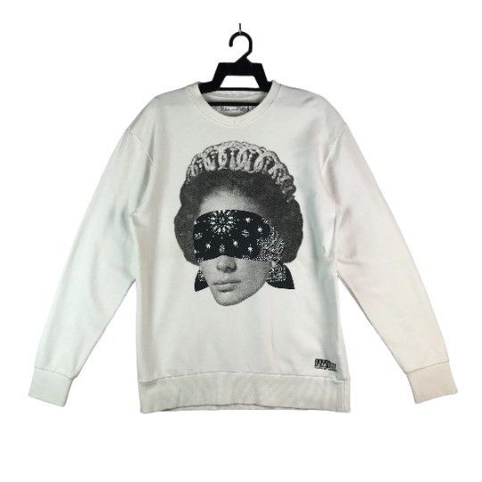 image of Legenda Queen Logo With Bandana Face Off Printed Logo in White, Men's (Size Medium)