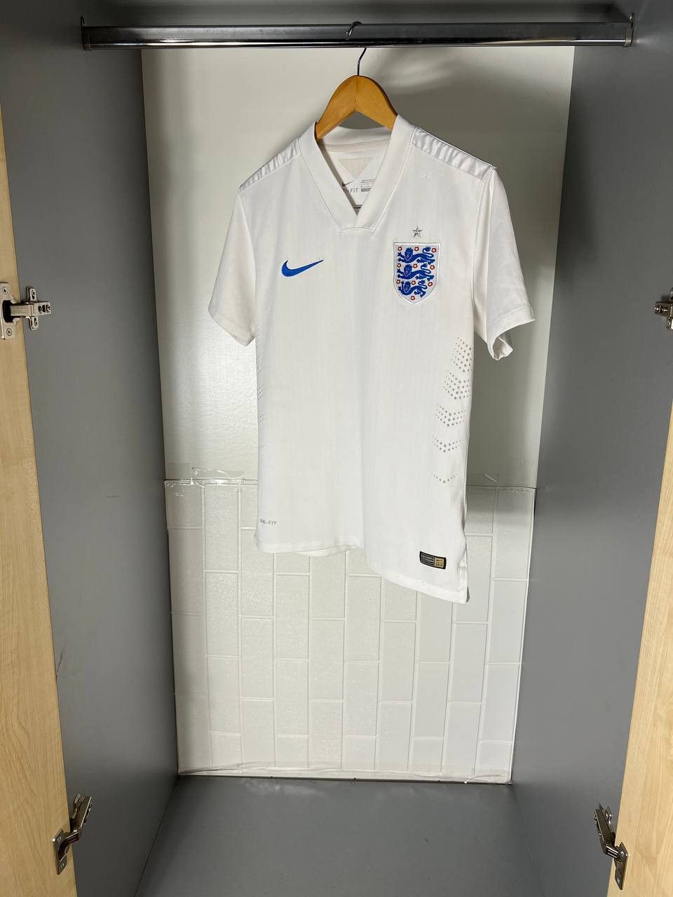 Nike VINTAGE NIKE ENGLAND SOCCER JERSEY RETRO MANCHESTER Y2K 90s Size US S / EU 44-46 / 1 - 3 Thumbnail