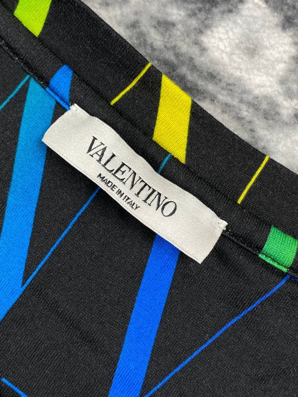 Valentino Valentino Garavani Monogram Big Logo T Shirt Men Size L Size US L / EU 52-54 / 3 - 3 Thumbnail
