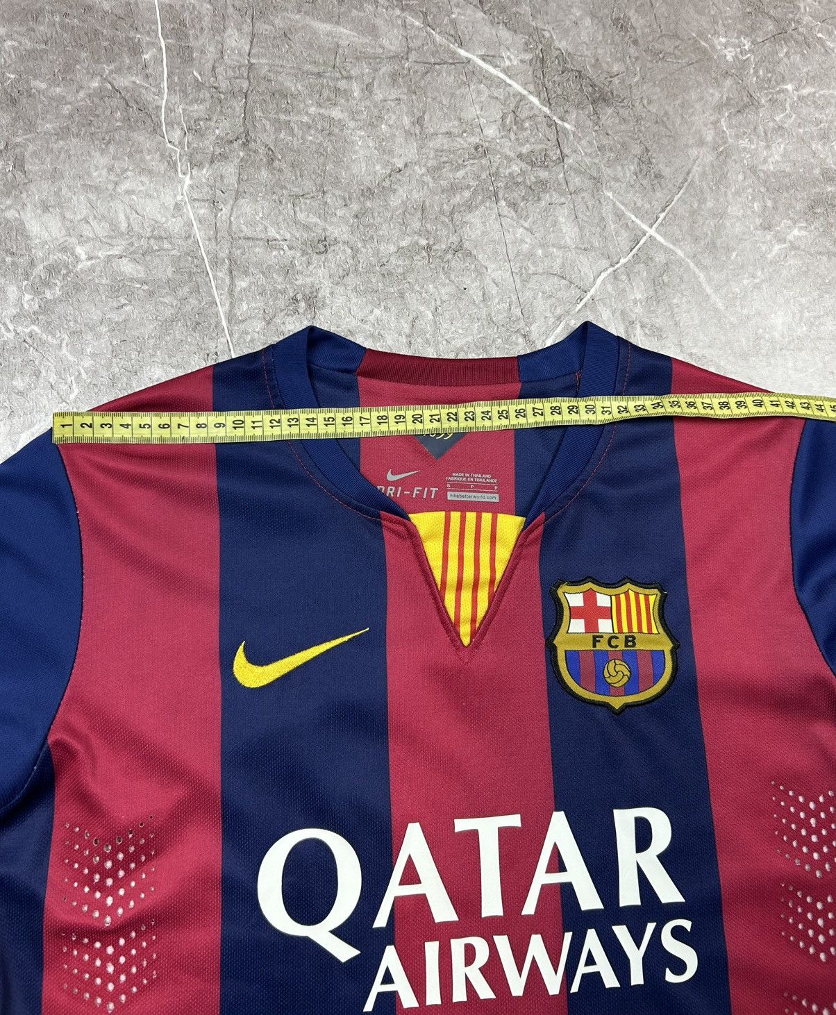 Nike Vintage Nike Barcelona 10 Messi soccer jersey size S Size US S / EU 44-46 / 1 - 14 Thumbnail