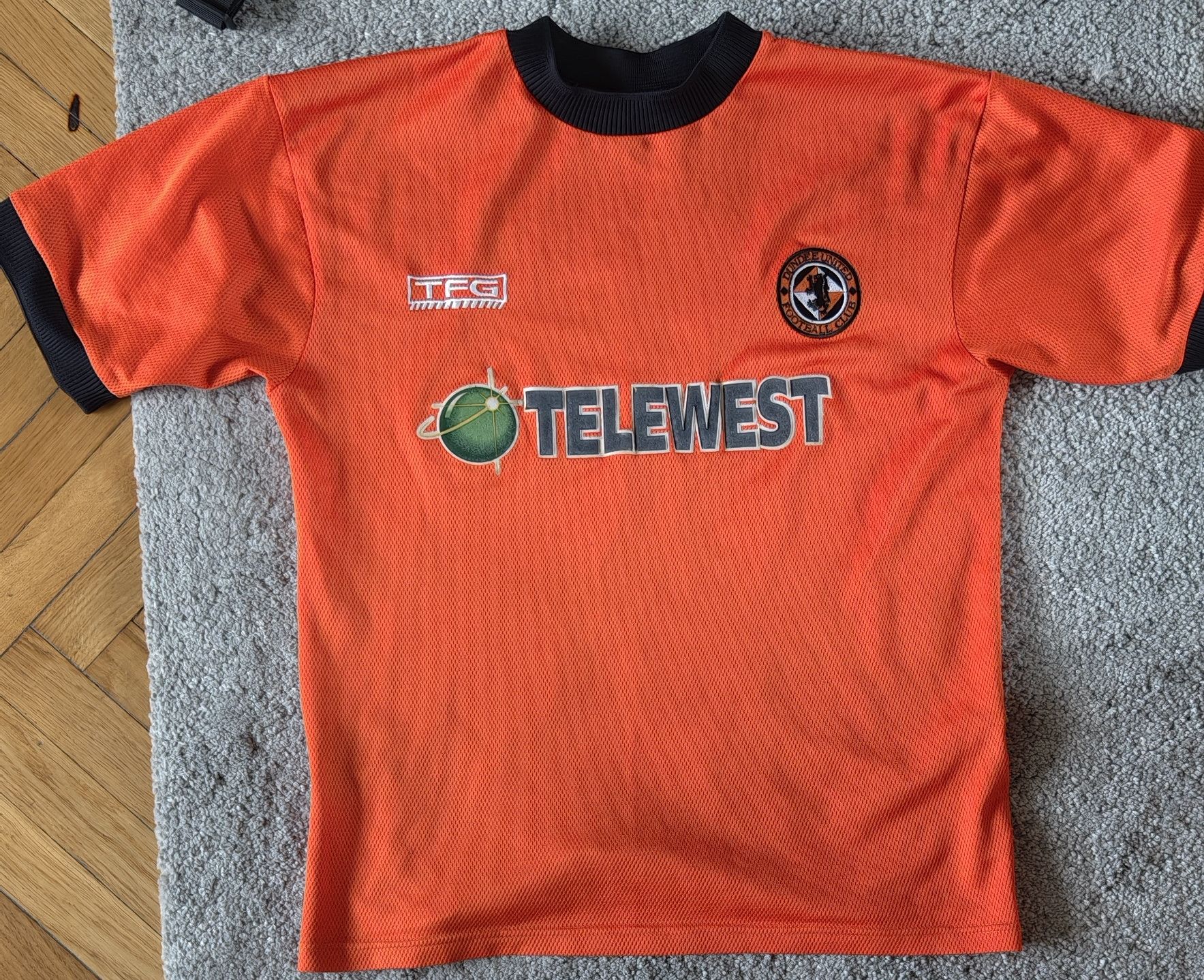 Other Dundee United 2000 Home jersey Scotland TFG Size US M / EU 48-50 / 2 - 1 Thumbnail