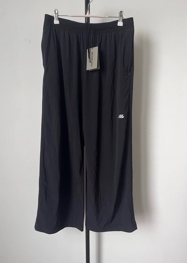 Other Balenciaga size M Reflective laser trousers Size US 27 - 1 Thumbnail